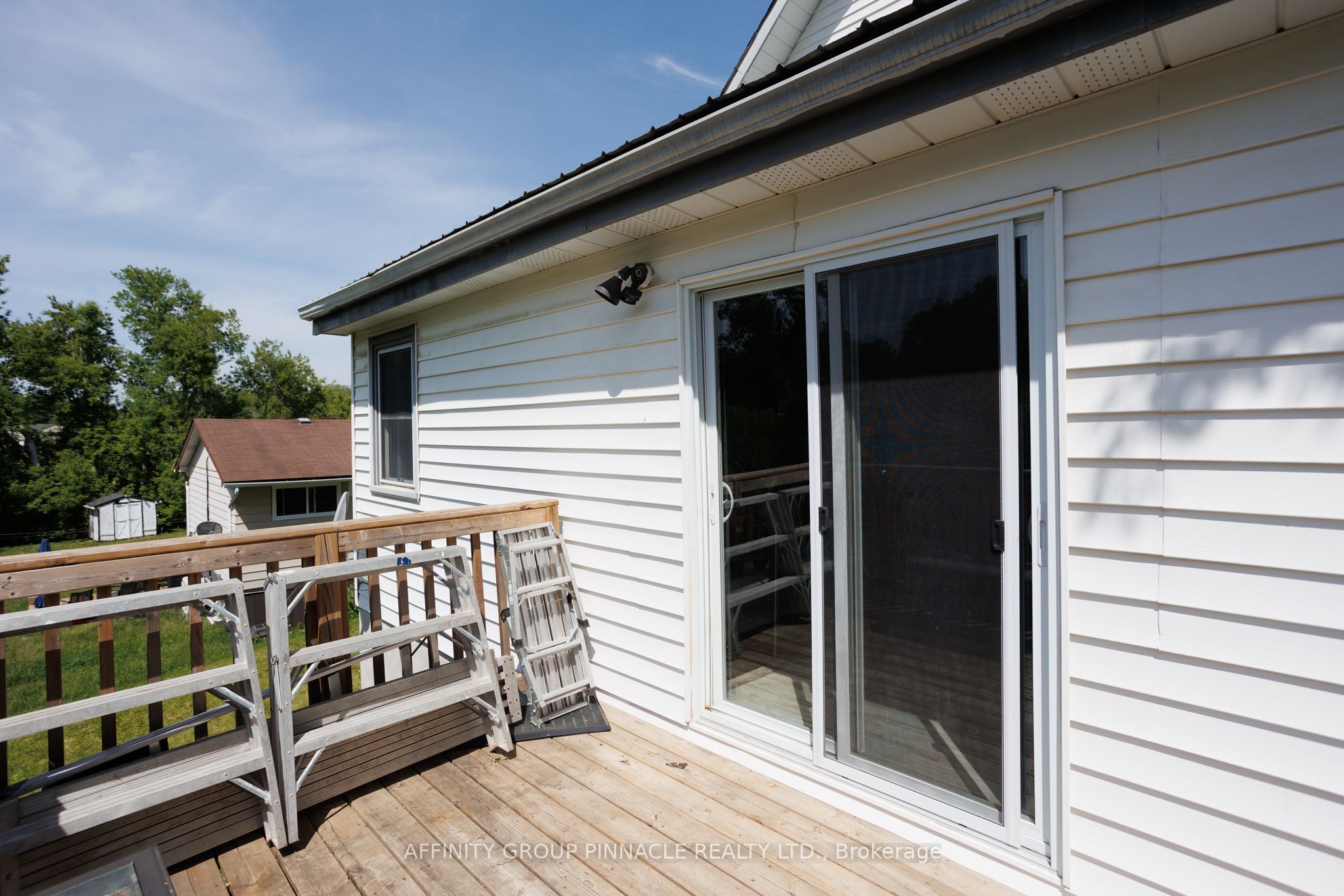 7 Colborne Street E Property Photo 35