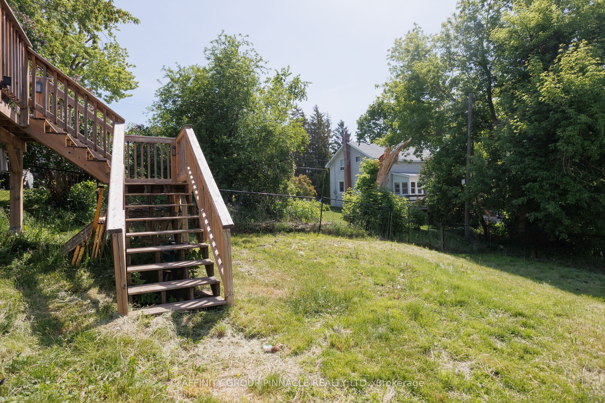 7 Colborne Street E Property Photo 38