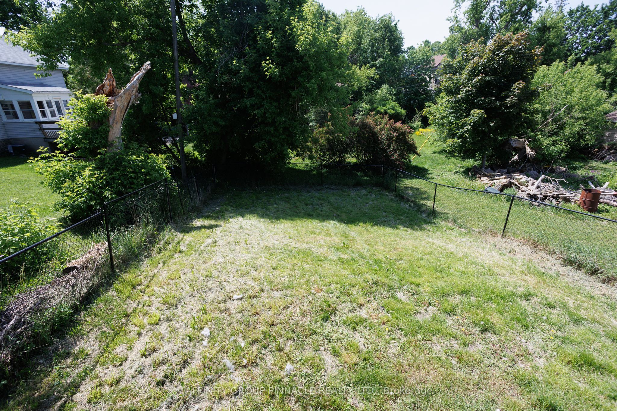 7 Colborne Street E Property Photo 39