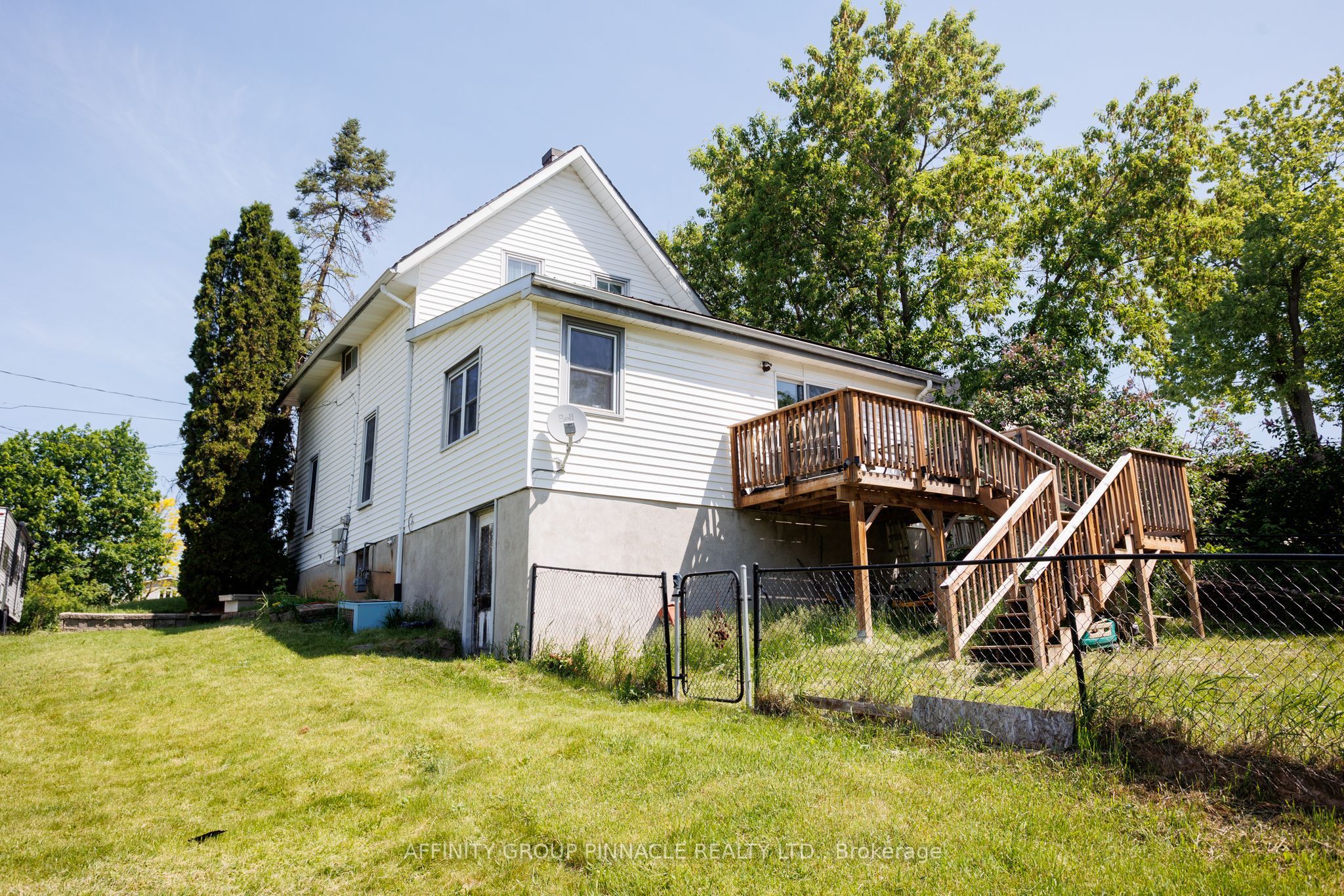7 Colborne Street E Property Photo 41