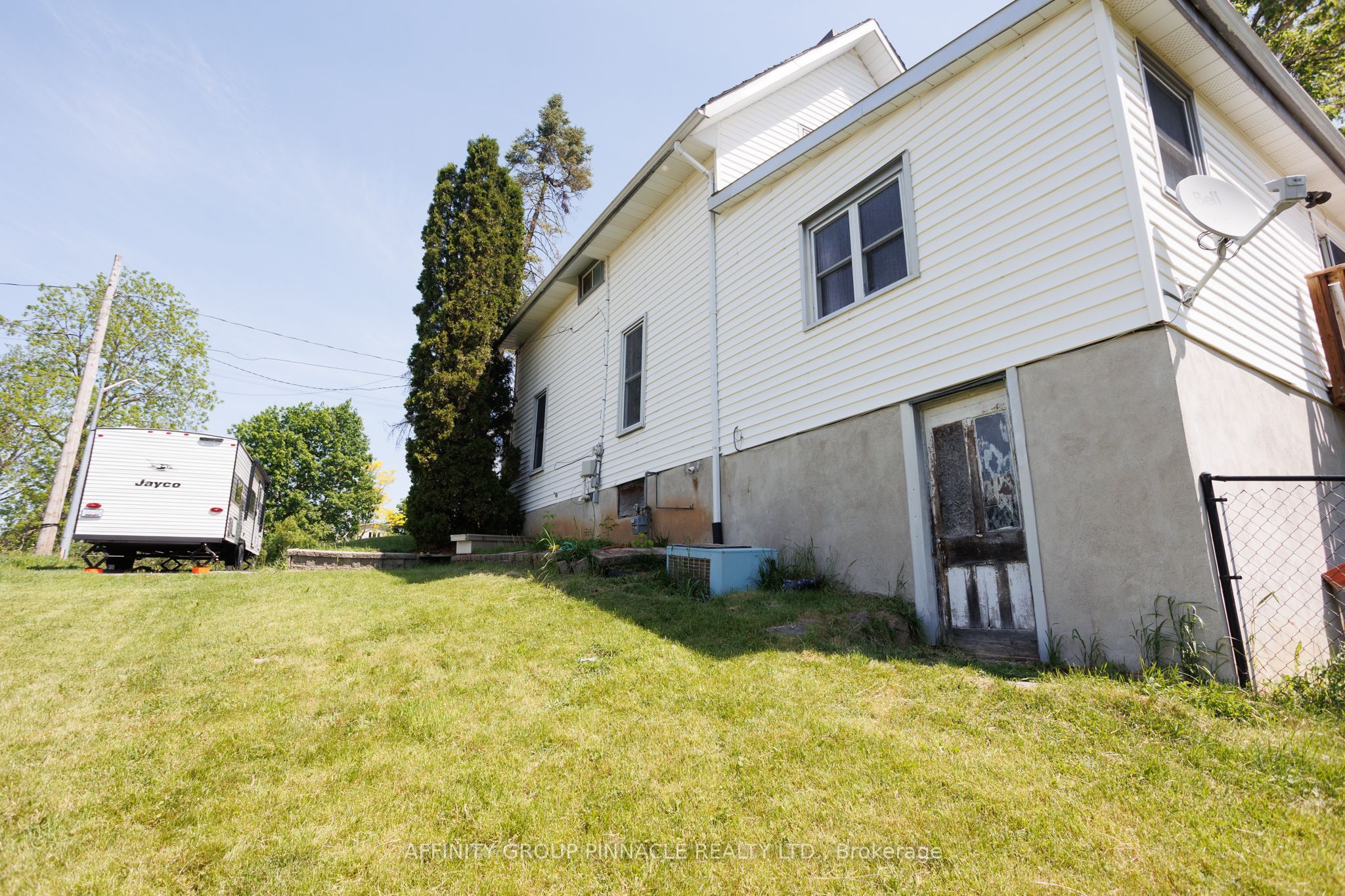 7 Colborne Street E Property Photo 42