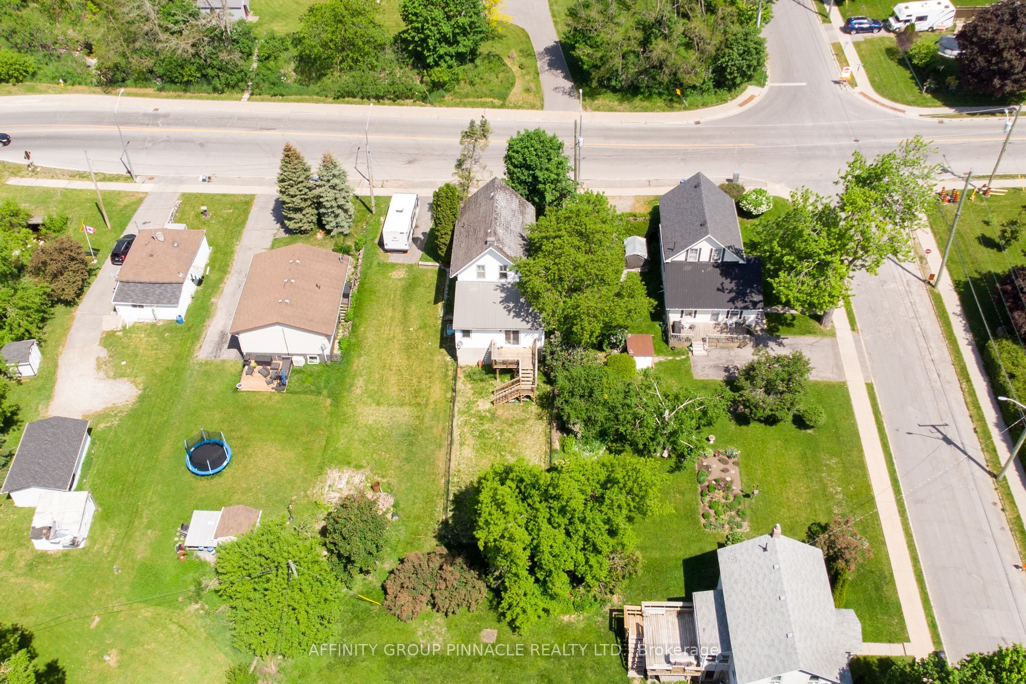 7 Colborne Street E Property Photo 44