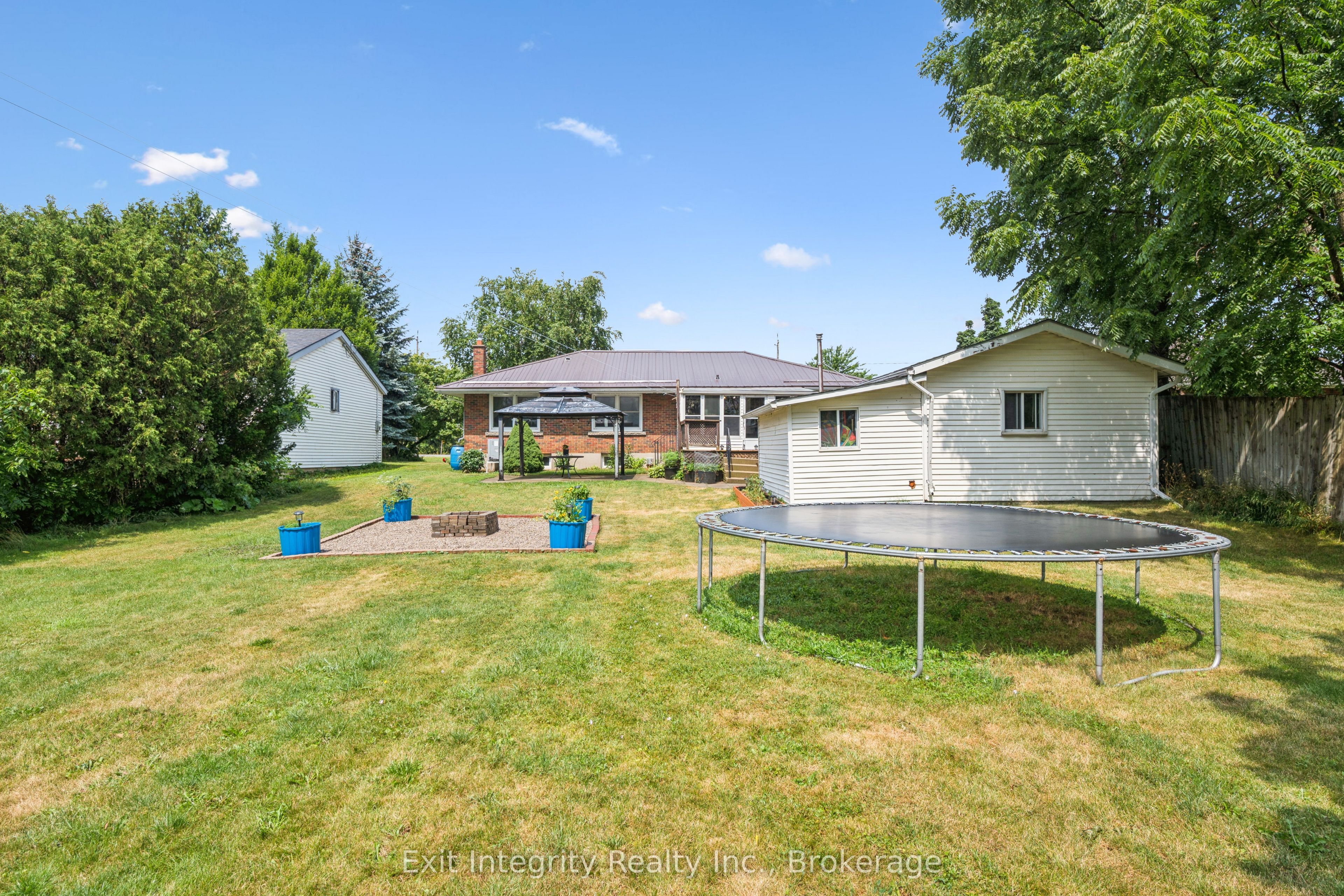 1065 Erie Street Property Photo 32