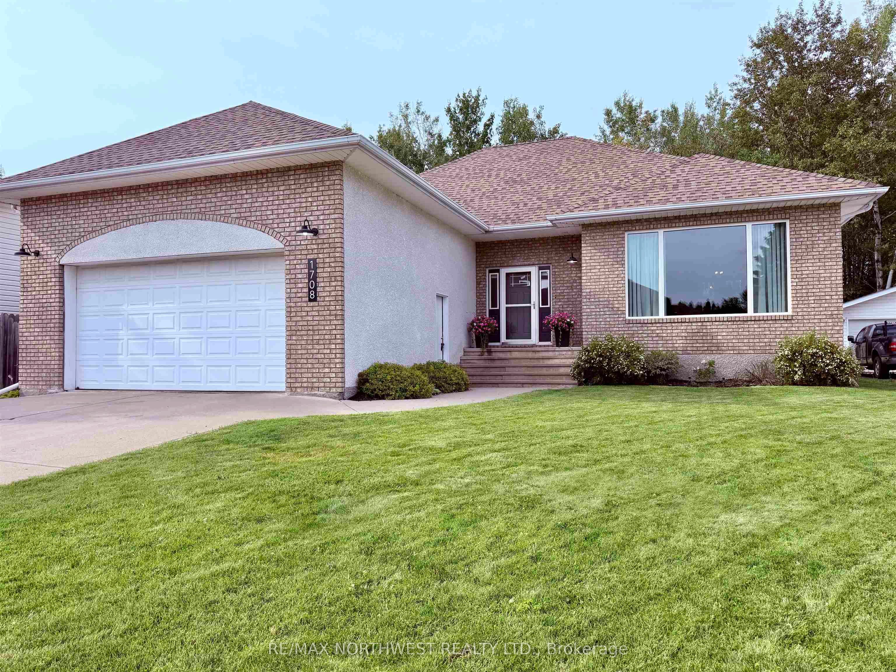 1708 Lyndy Place Property Photo 1