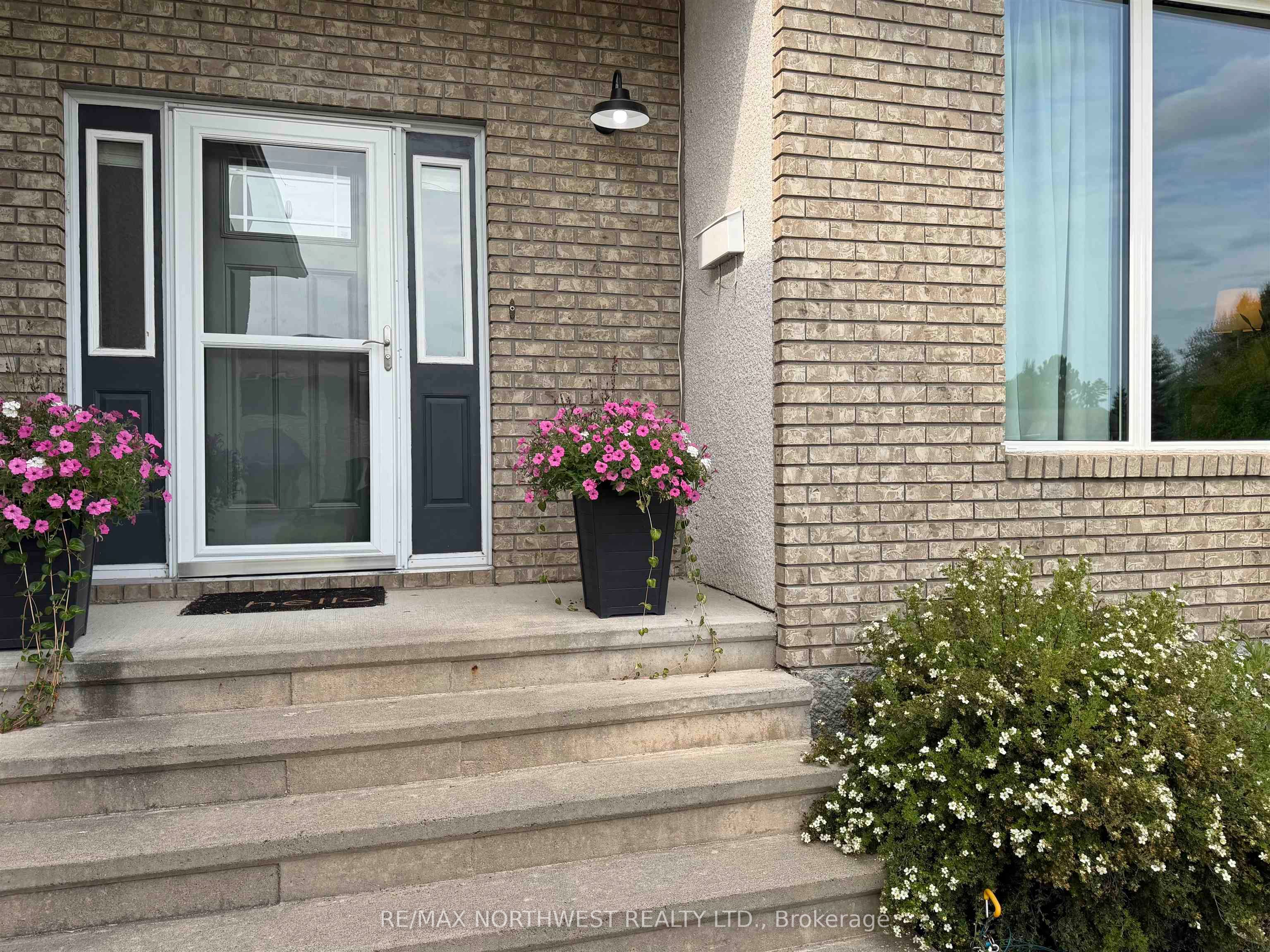 1708 Lyndy Place Property Photo 3