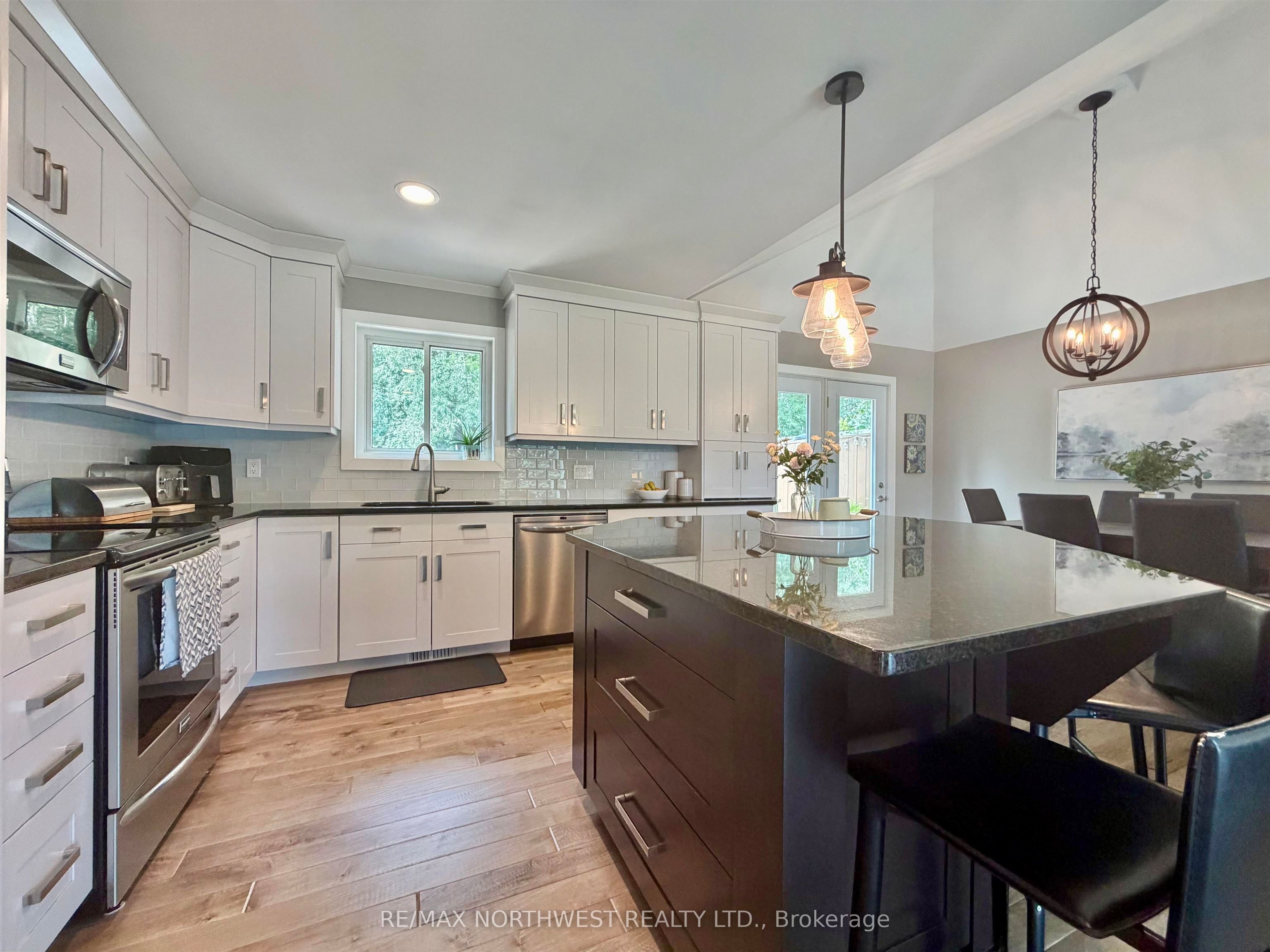 1708 Lyndy Place Property Photo 9