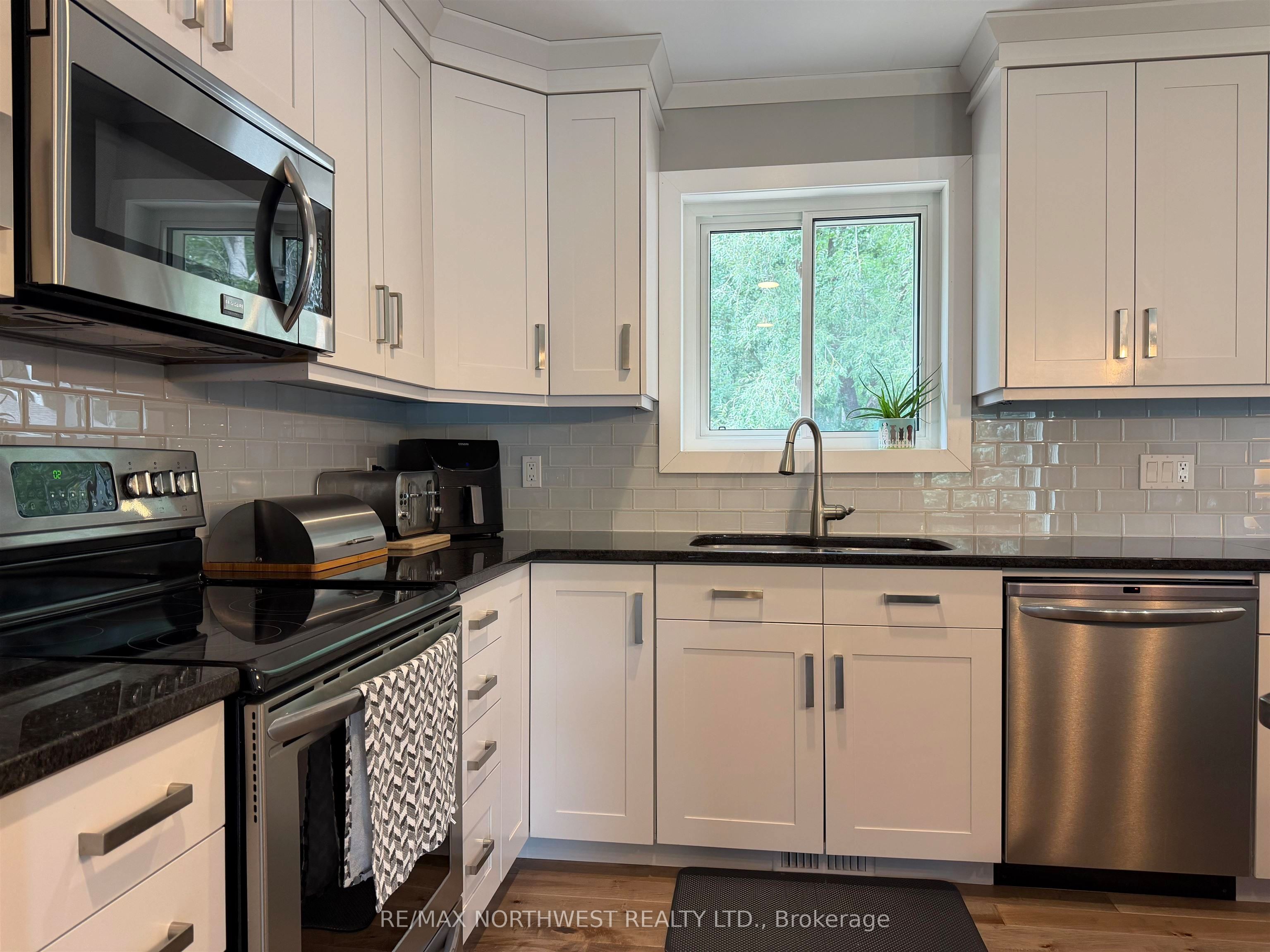 1708 Lyndy Place Property Photo 10