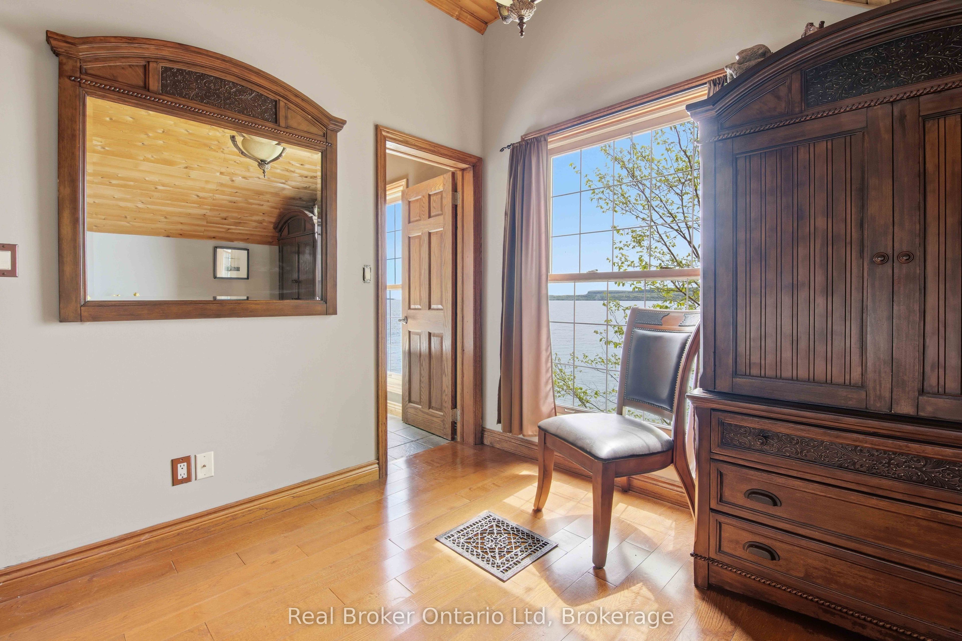 574 Mallory Beach Road Property Photo 16