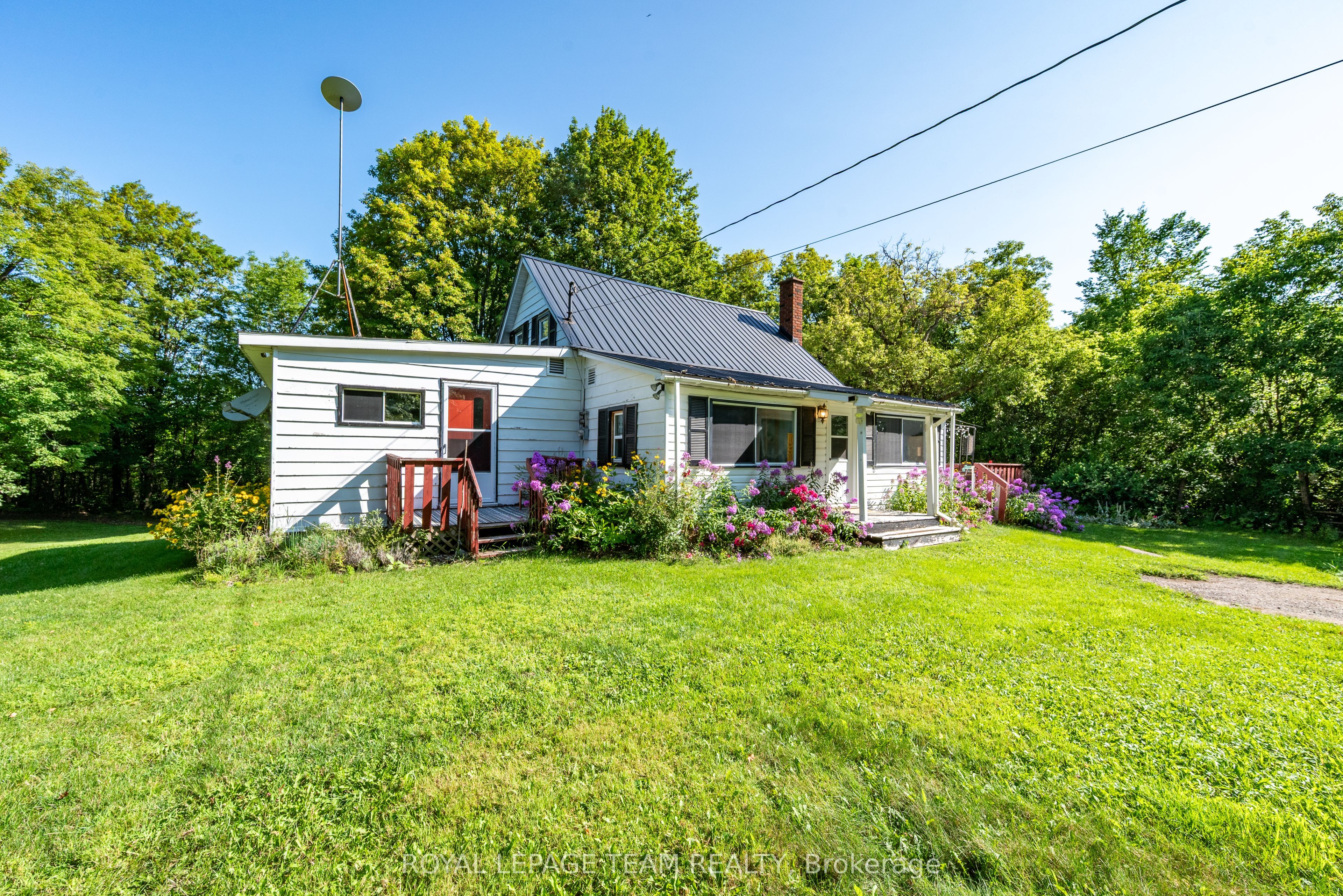 1448 Perrault Road Property Photo 2