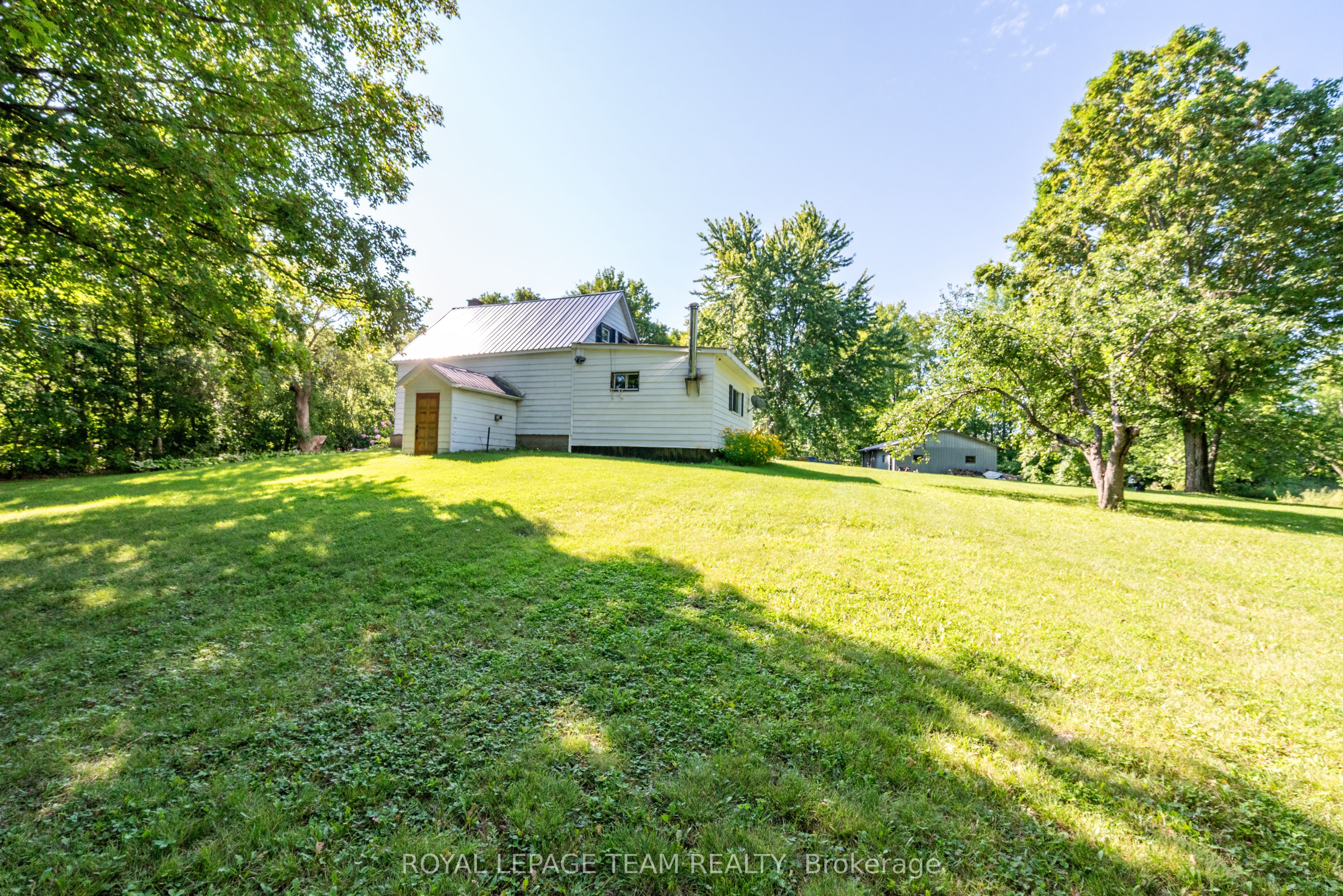 1448 Perrault Road Property Photo 7