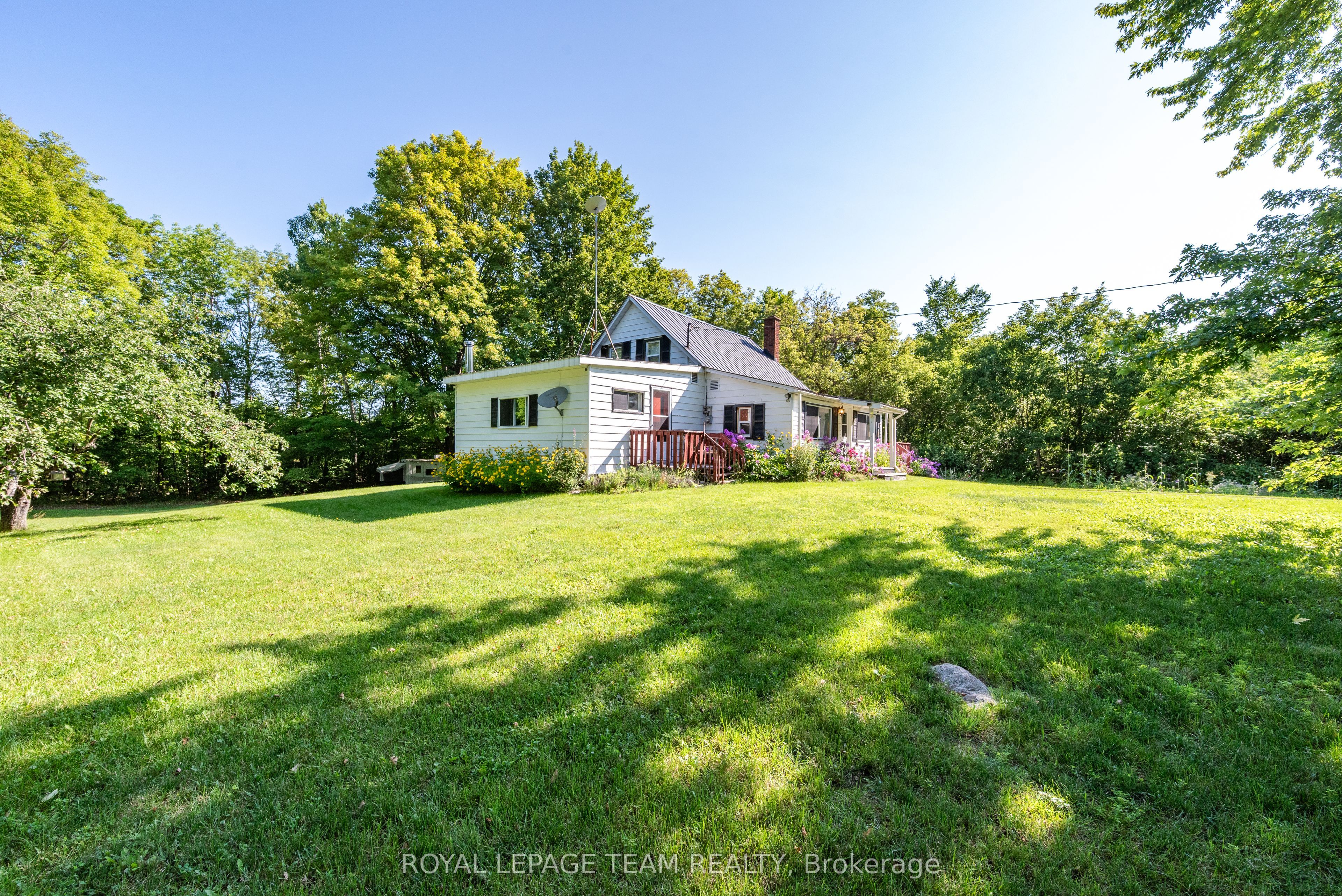 1448 Perrault Road Property Photo 9