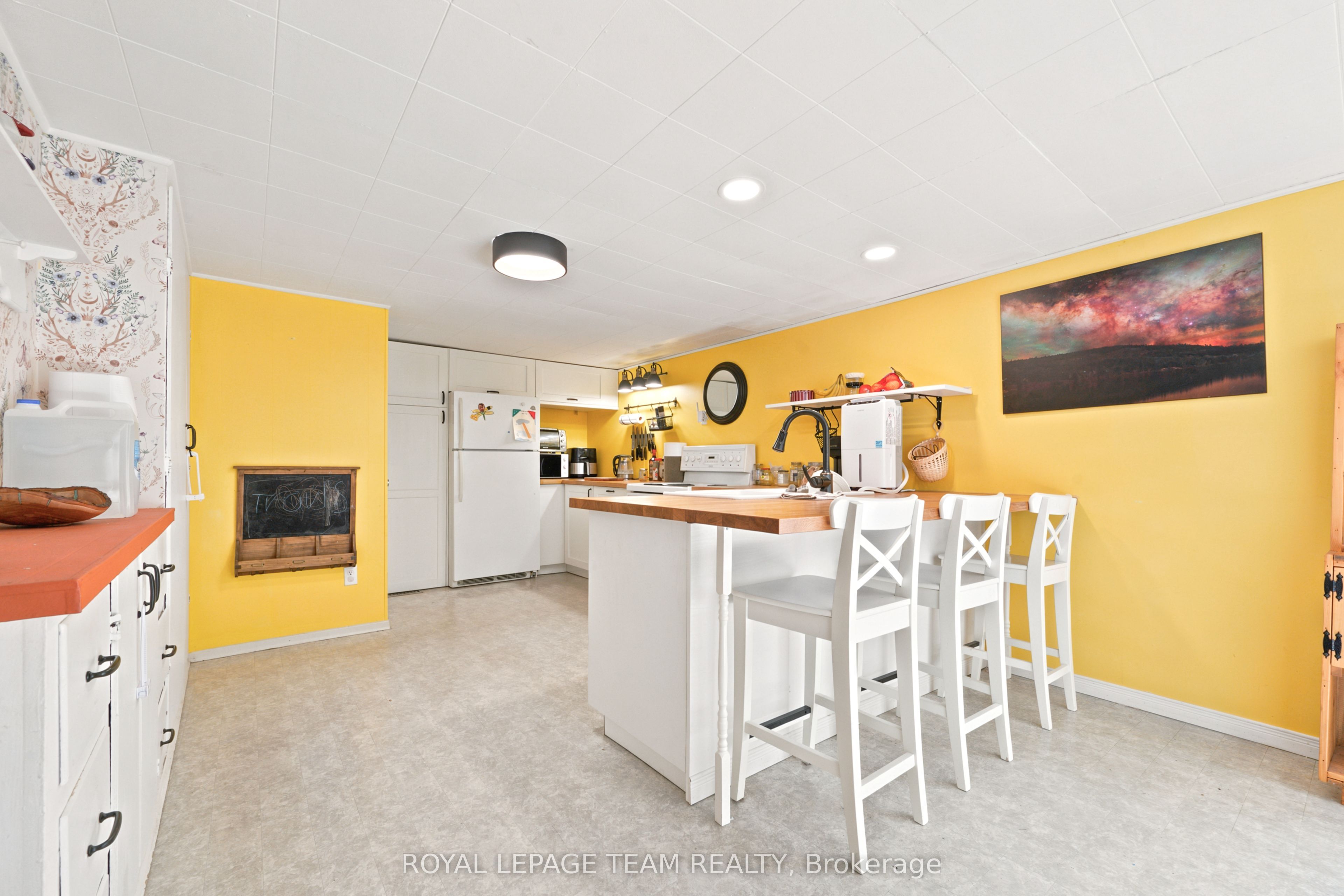 1448 Perrault Road Property Photo 12