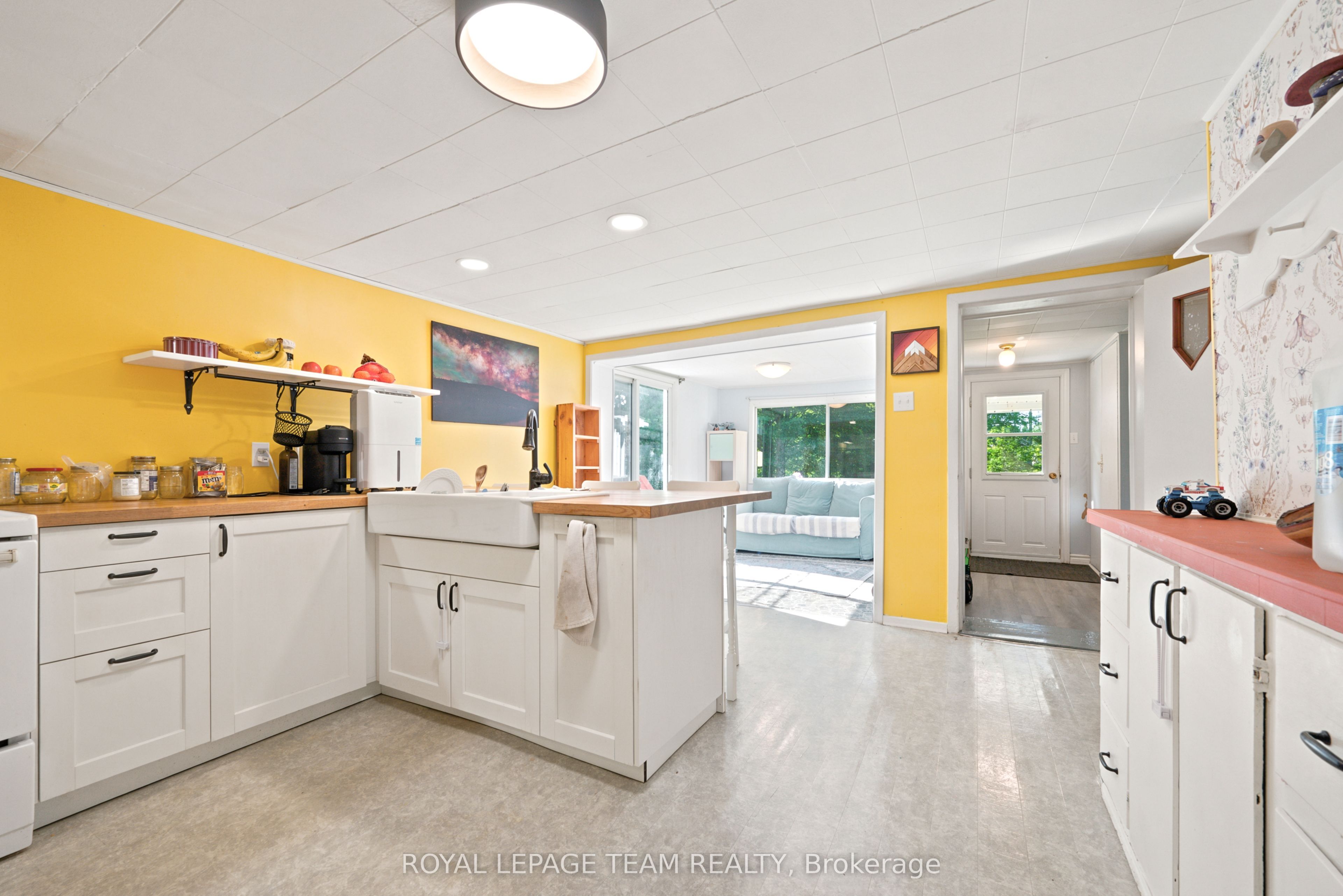 1448 Perrault Road Property Photo 14