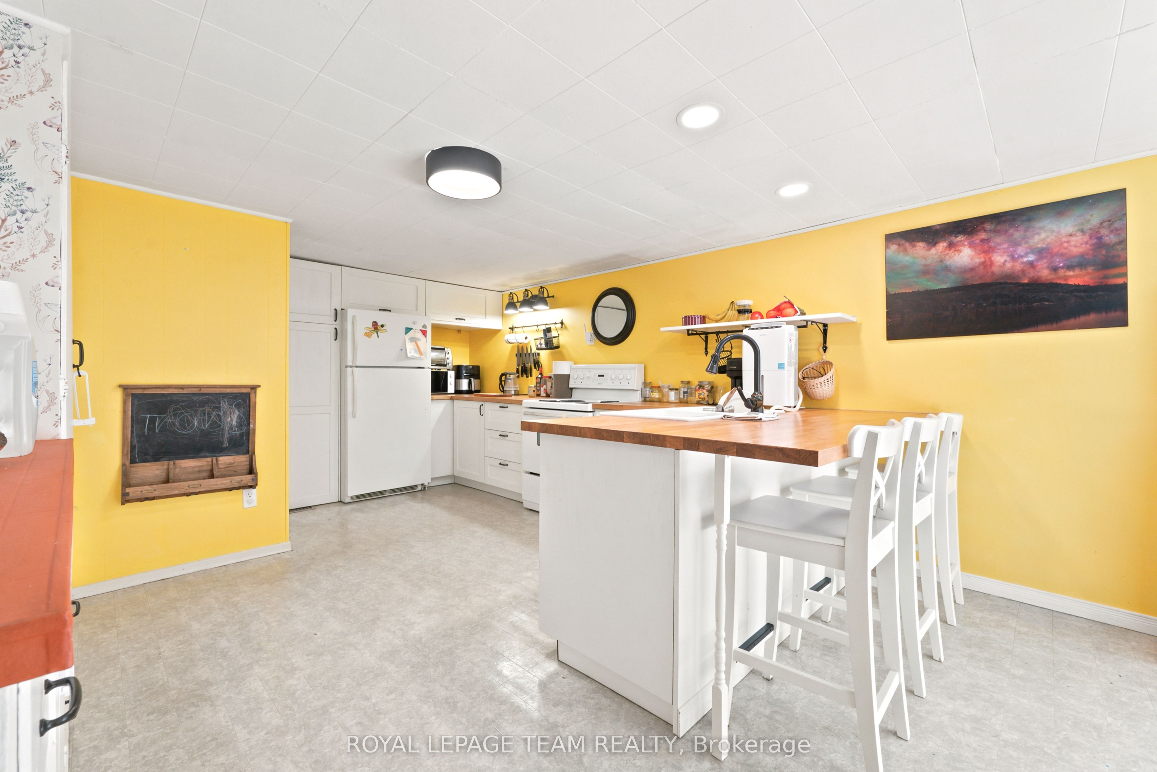 1448 Perrault Road Property Photo 16