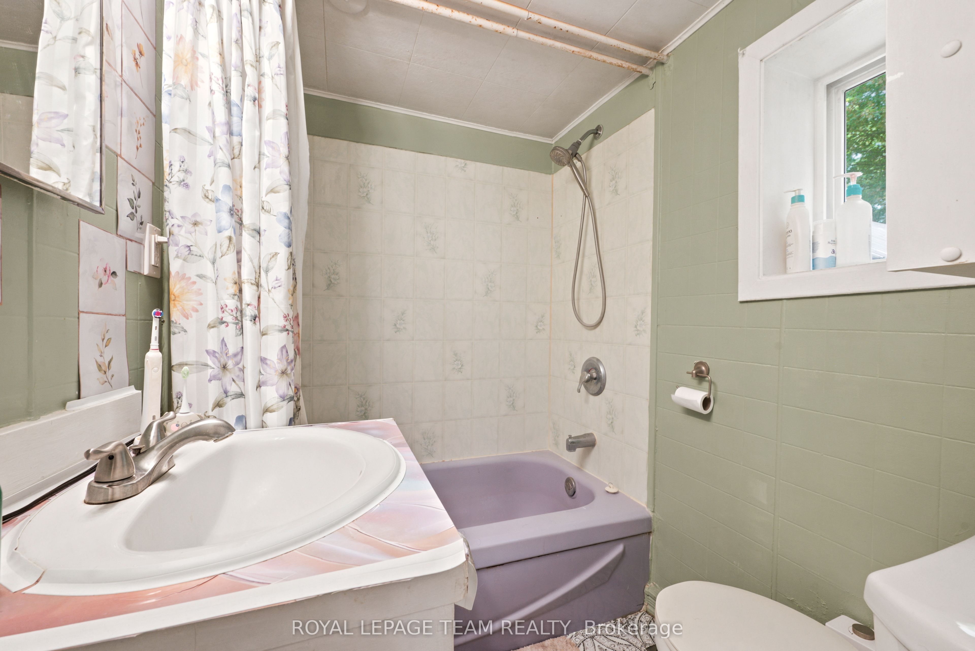 1448 Perrault Road Property Photo 17