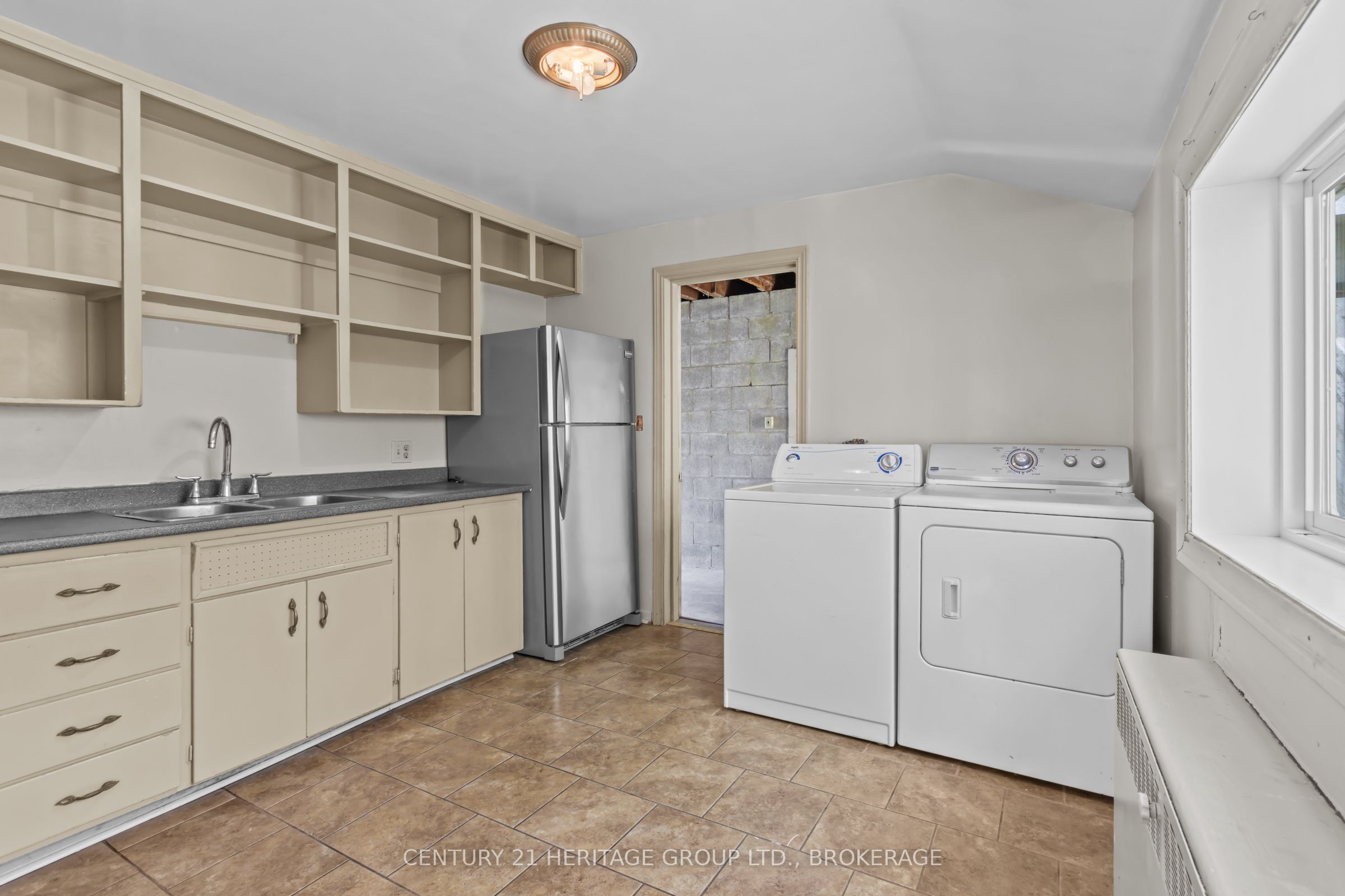 135 James Street Property Photo 14