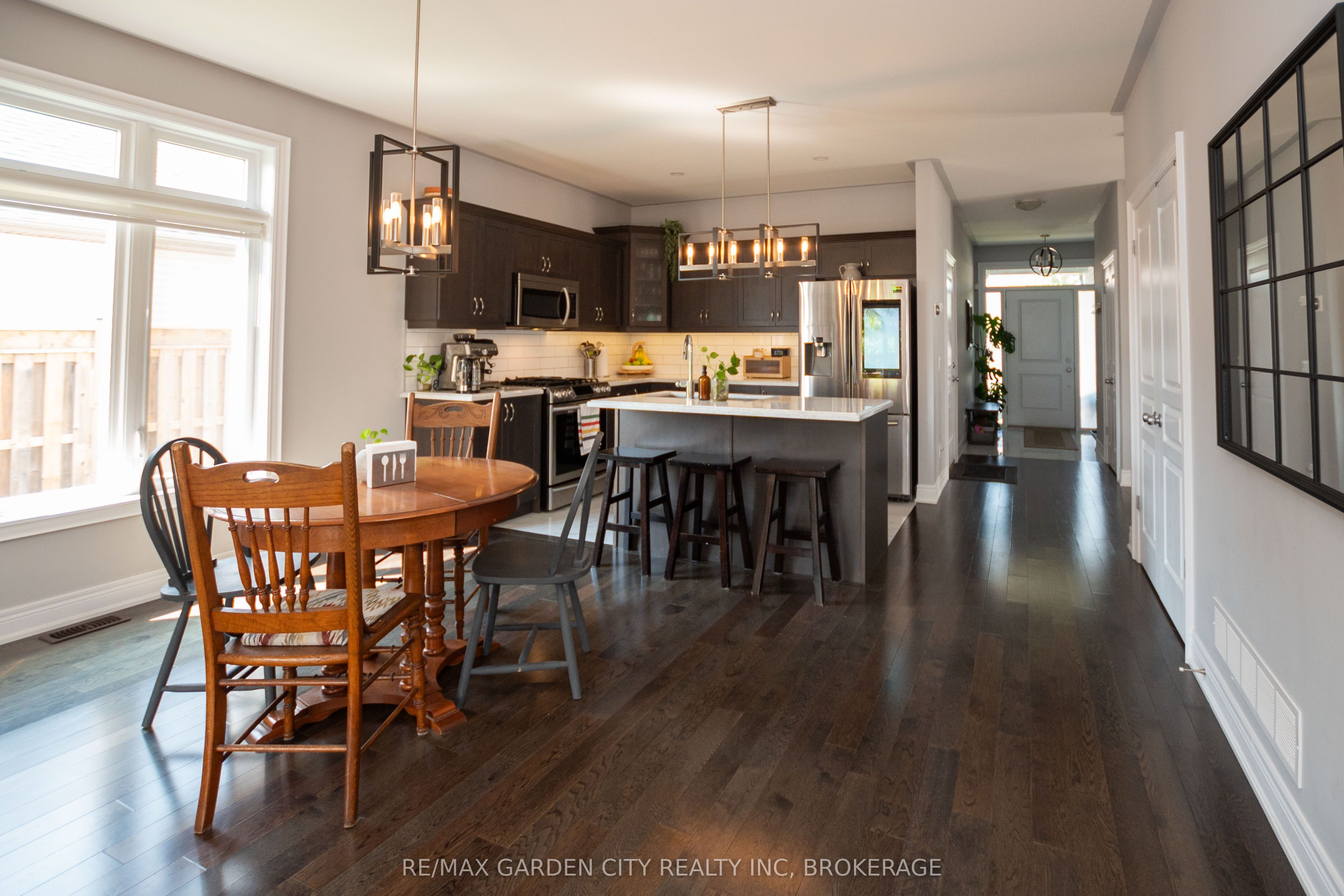 4073 Village Creek Drive Property Photo 7