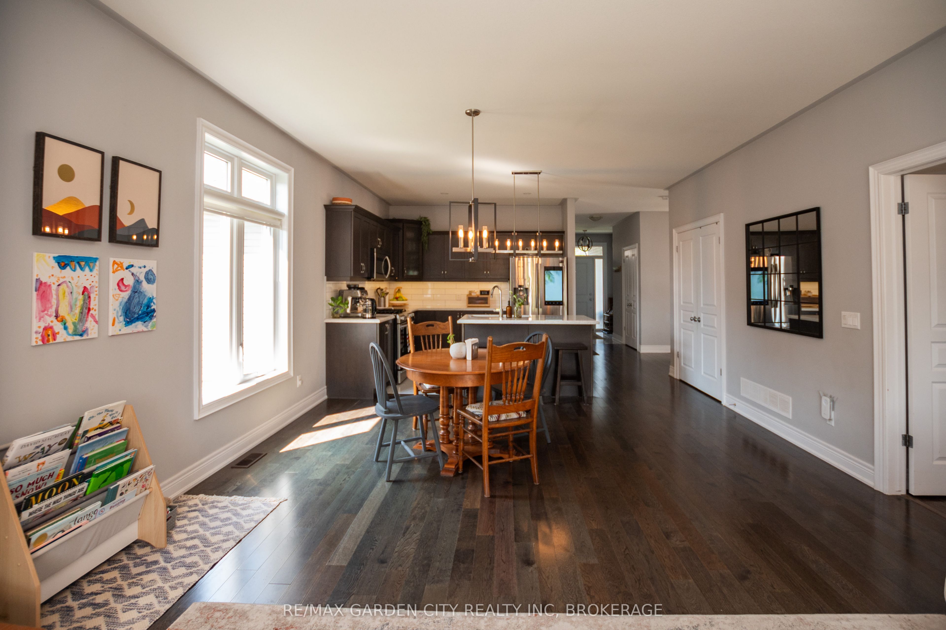 4073 Village Creek Drive Property Photo 8