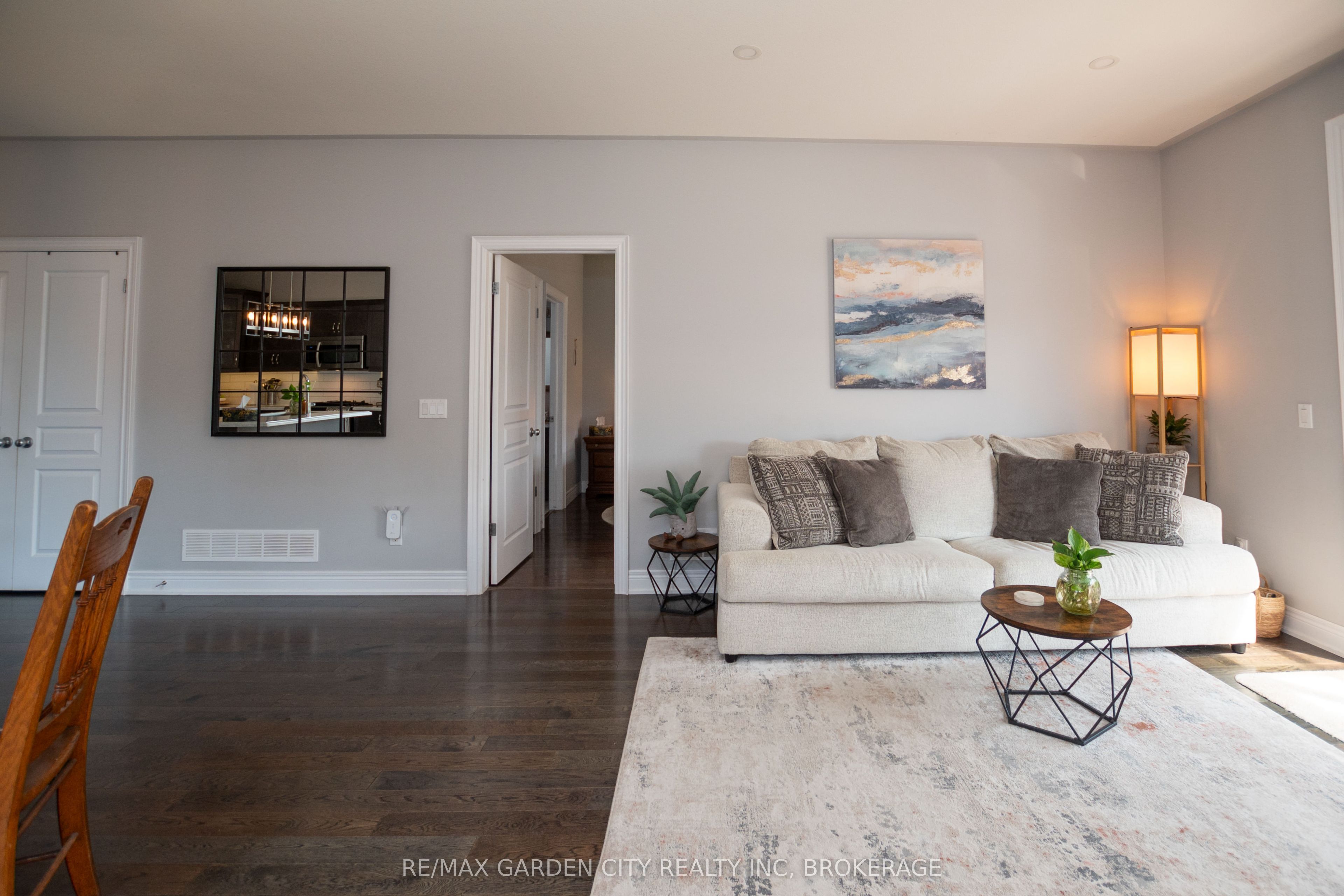 4073 Village Creek Drive Property Photo 14