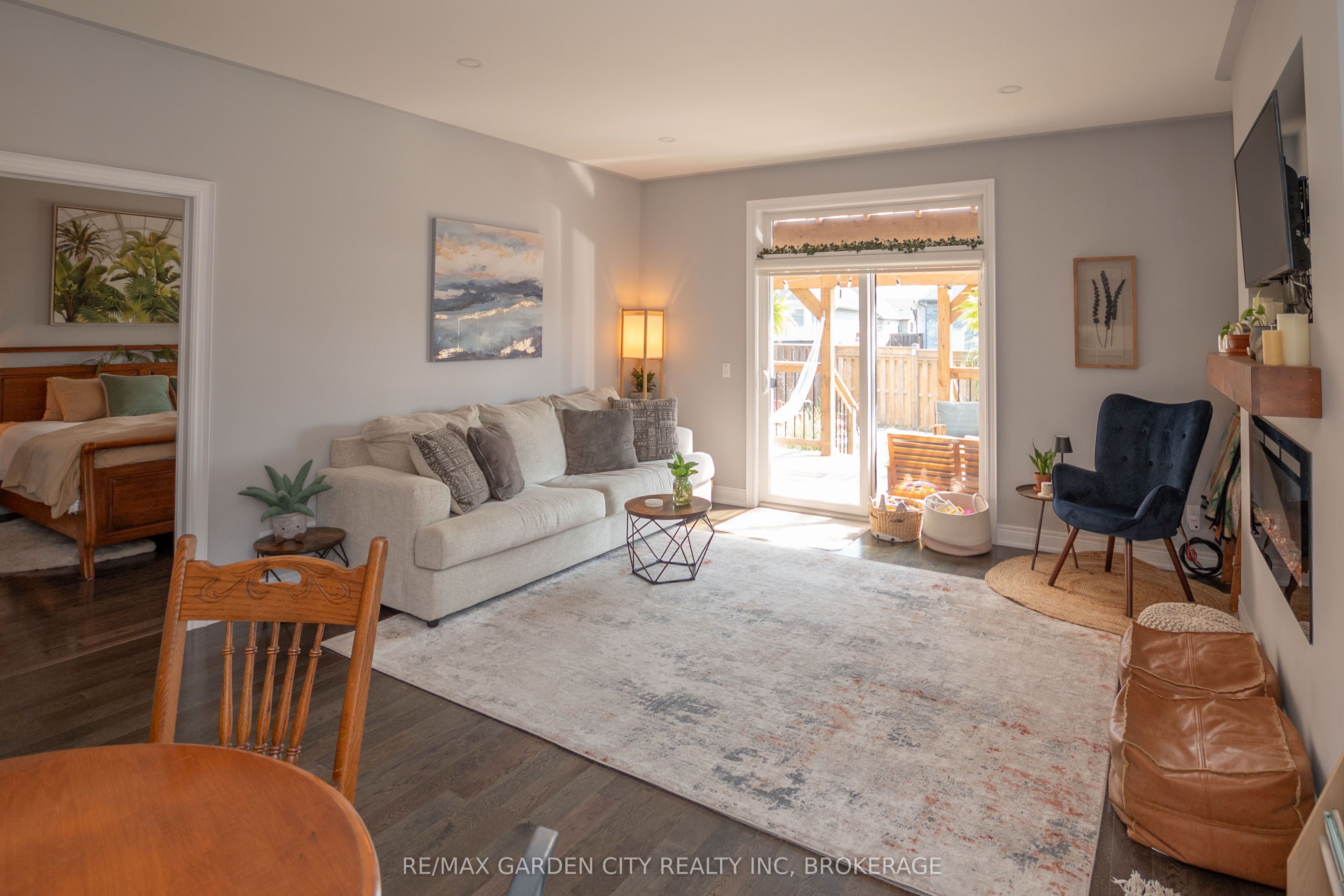 4073 Village Creek Drive Property Photo 15
