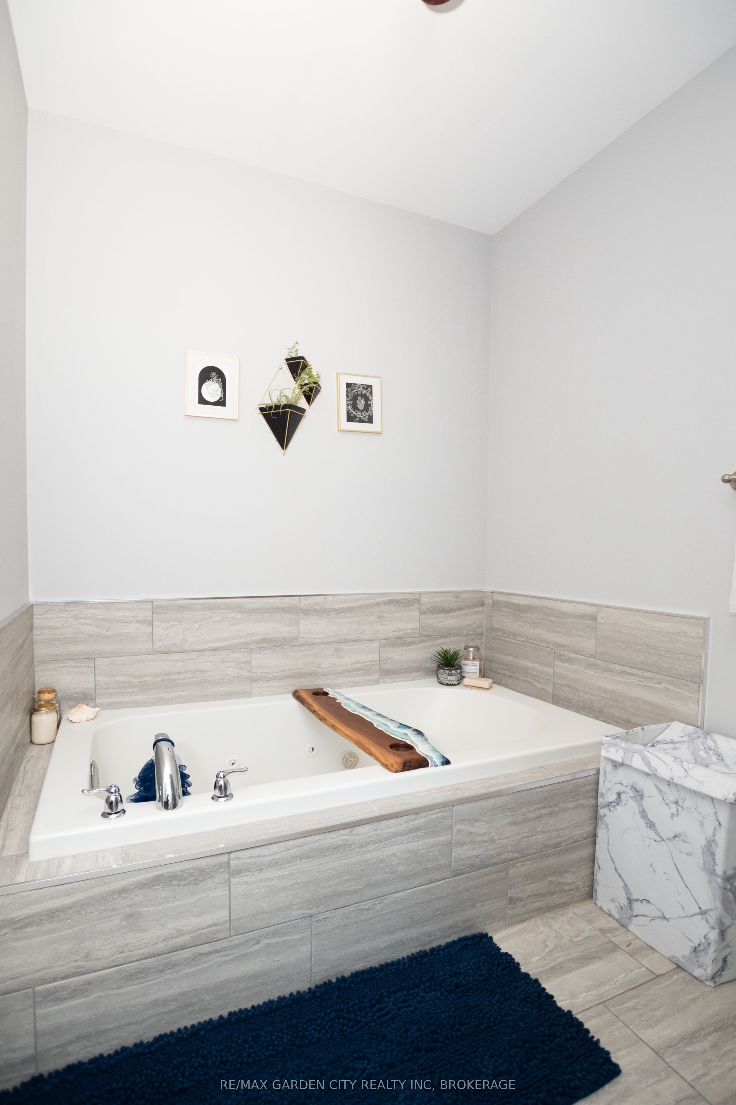 4073 Village Creek Drive Property Photo 21