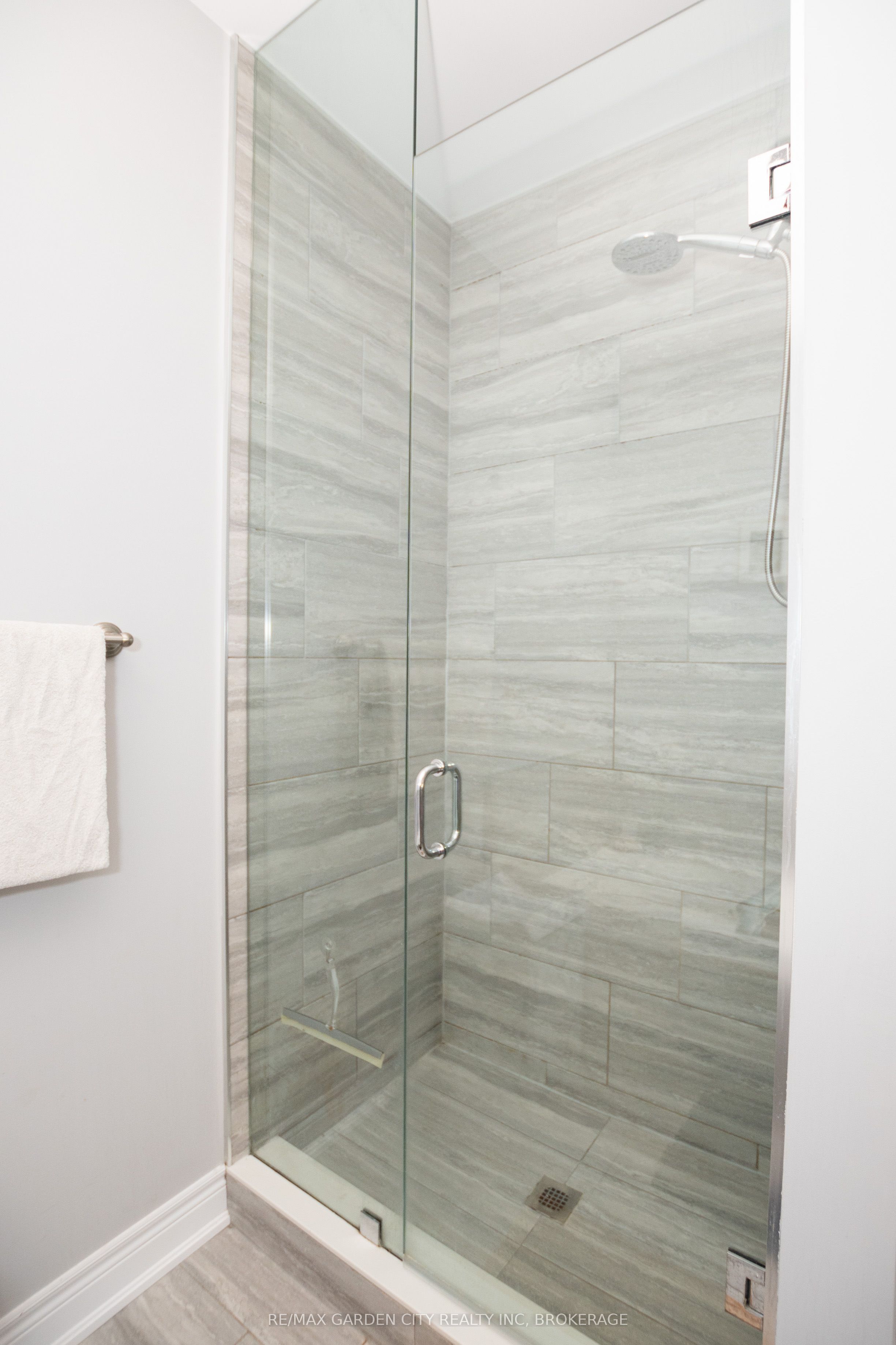 4073 Village Creek Drive Property Photo 22