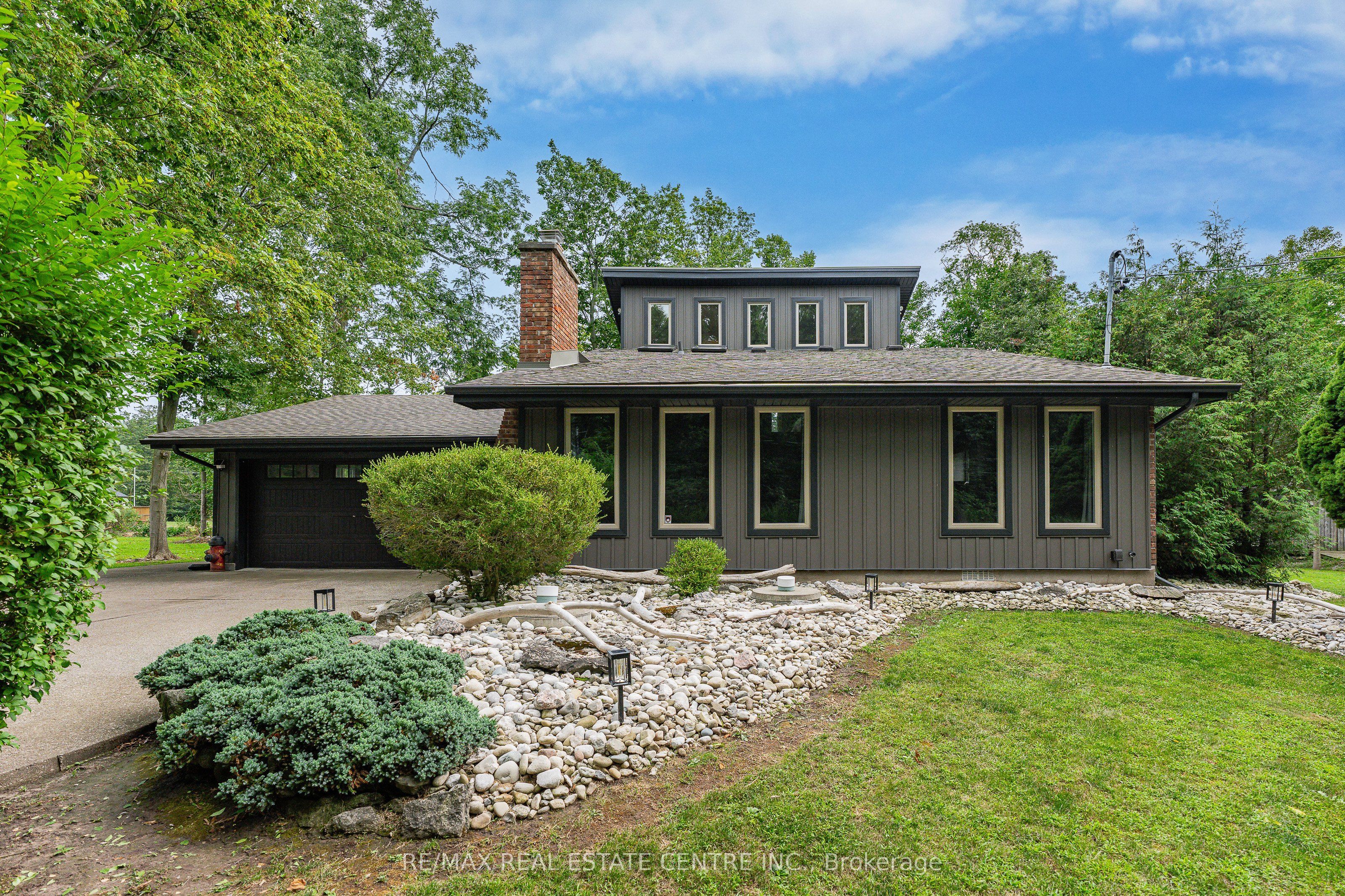 4905 Mapleview Crescent Property Photo 1