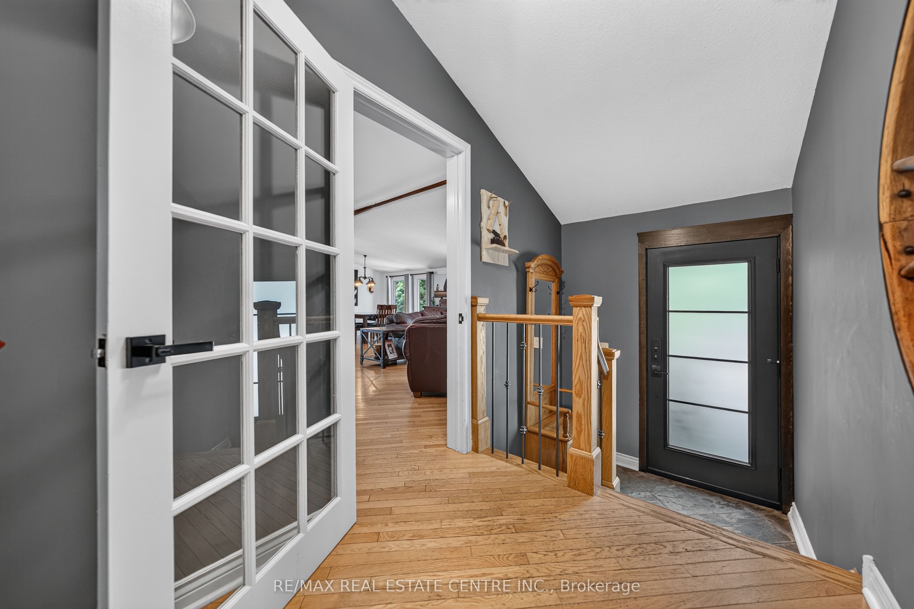 4905 Mapleview Crescent Property Photo 4