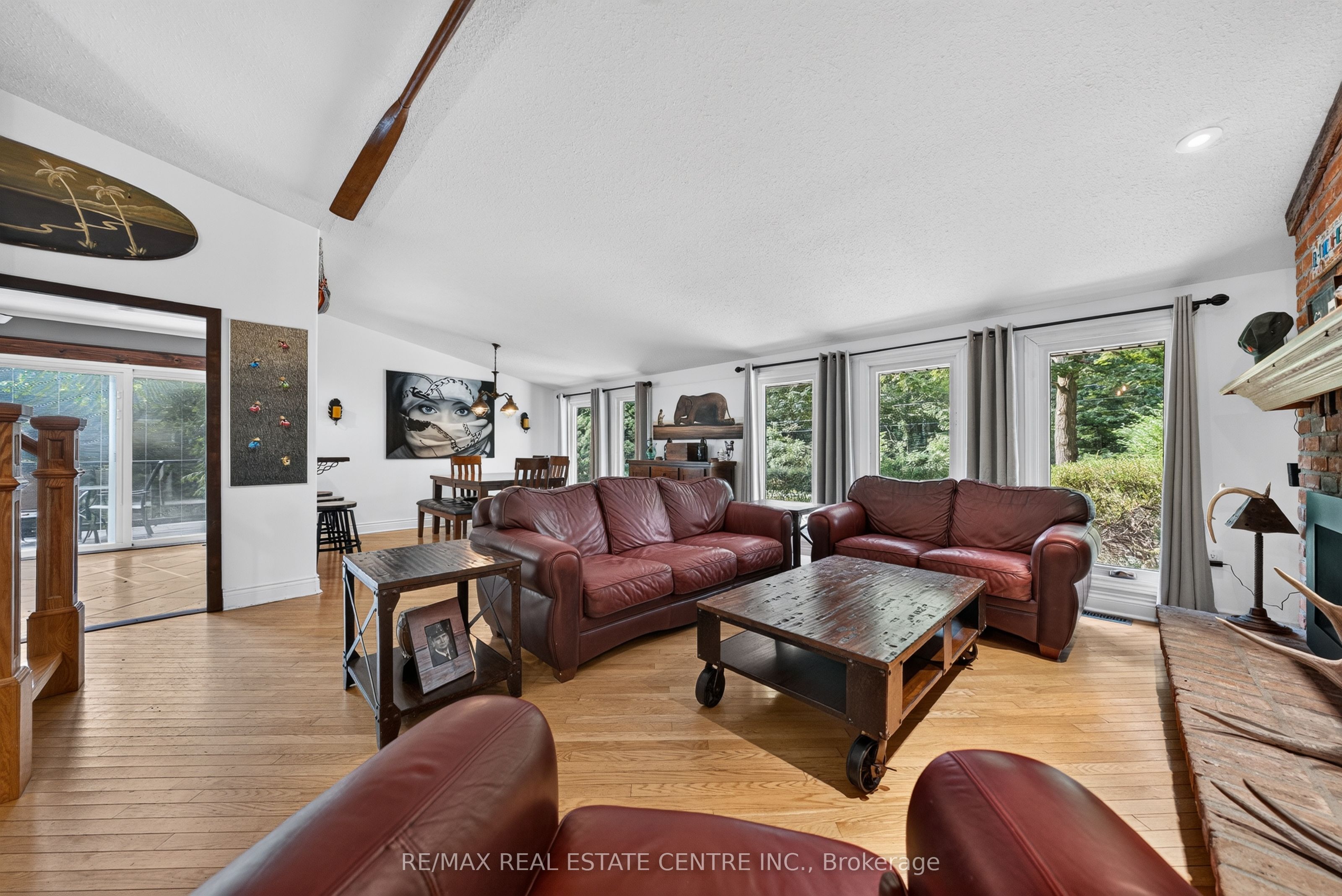 4905 Mapleview Crescent Property Photo 8