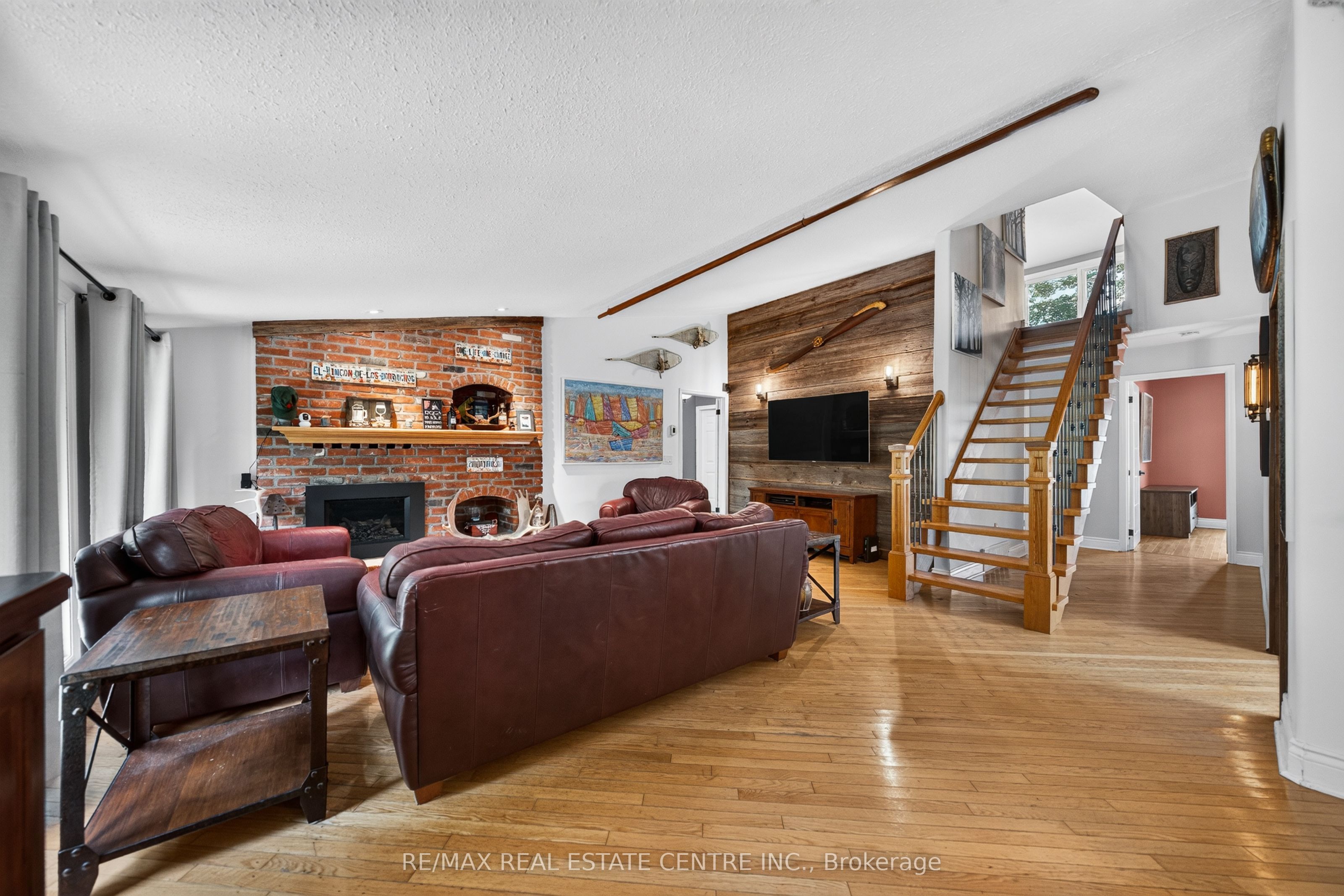 4905 Mapleview Crescent Property Photo 10