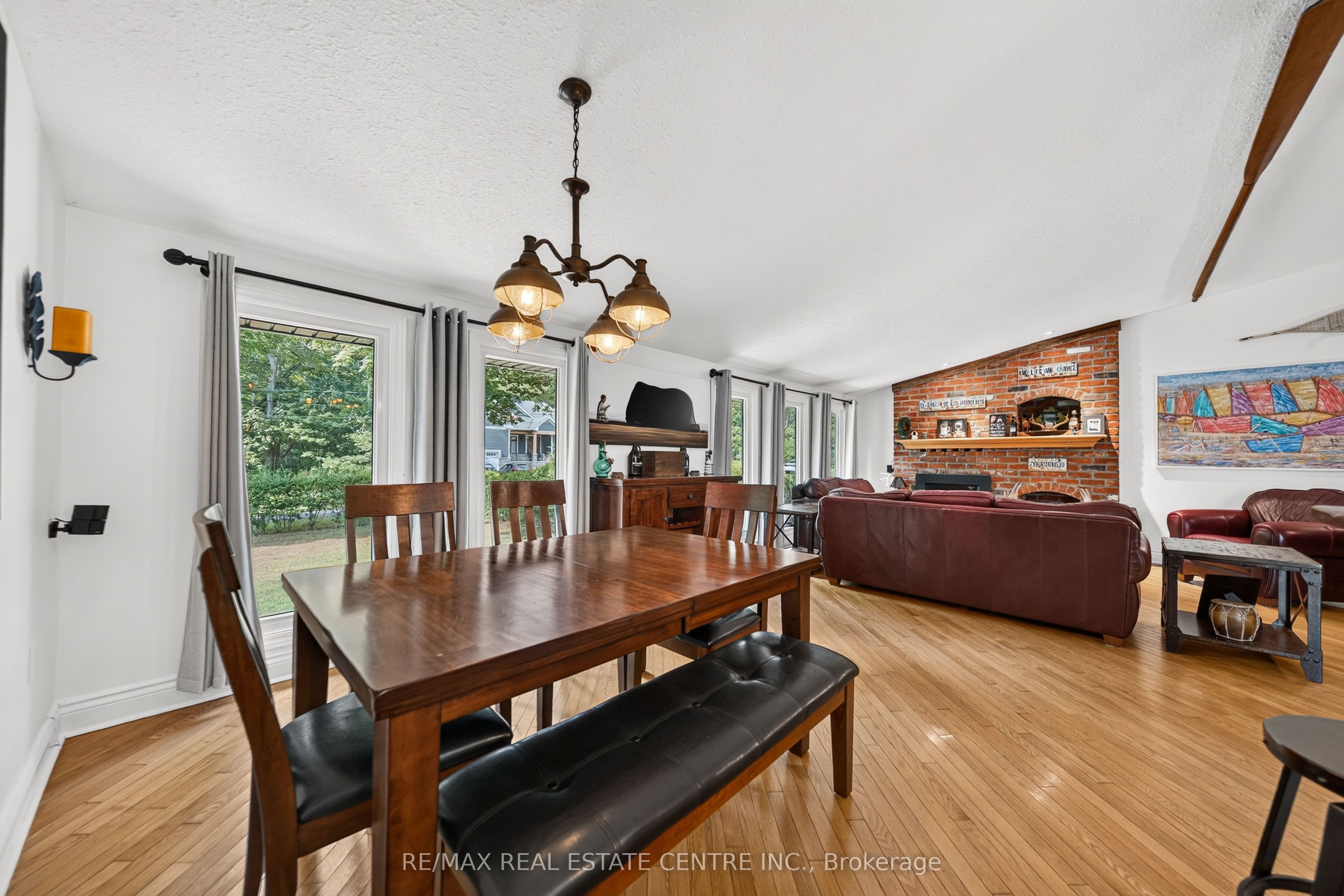 4905 Mapleview Crescent Property Photo 13