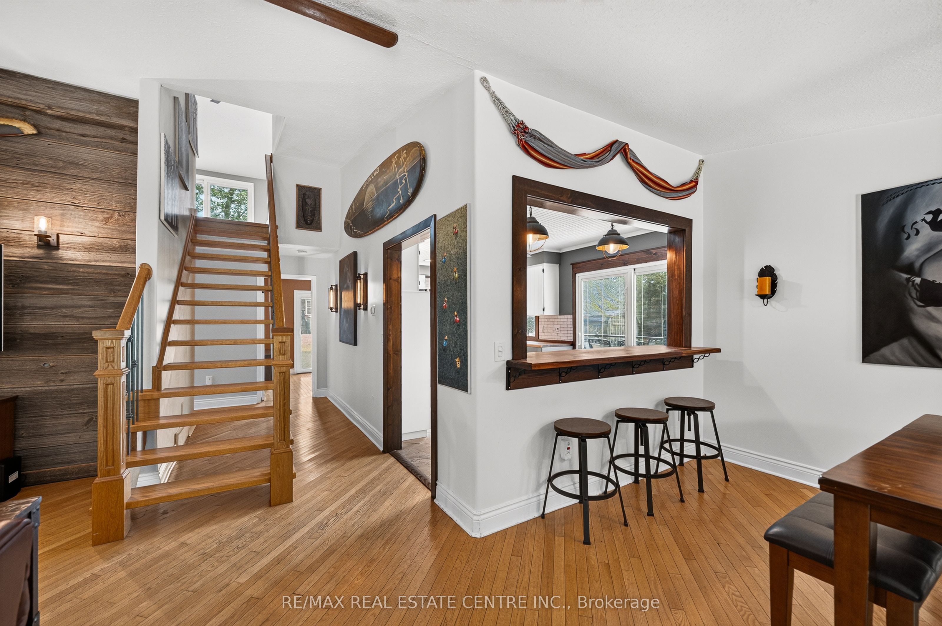 4905 Mapleview Crescent Property Photo 14