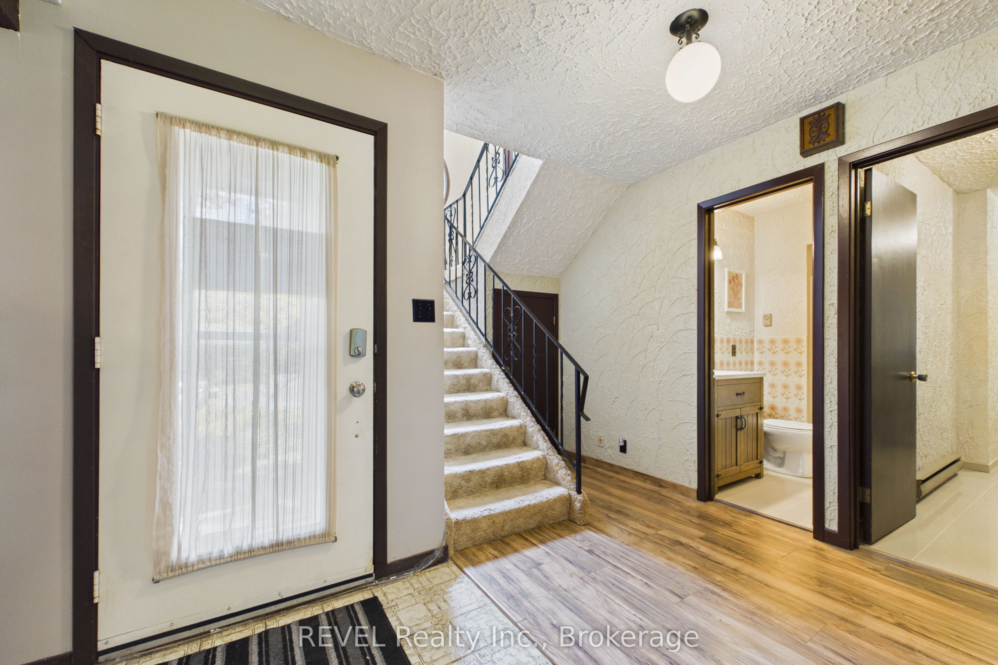 370 Segwun Boulevard Property Photo 4
