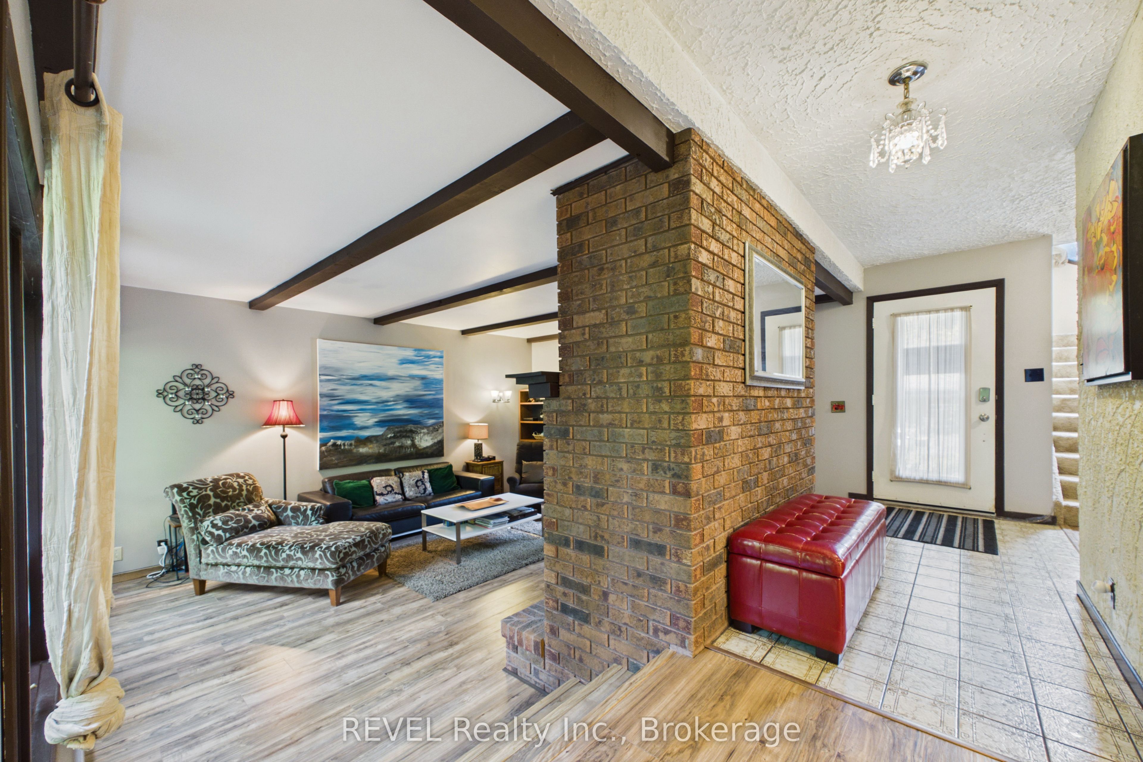 370 Segwun Boulevard Property Photo 5