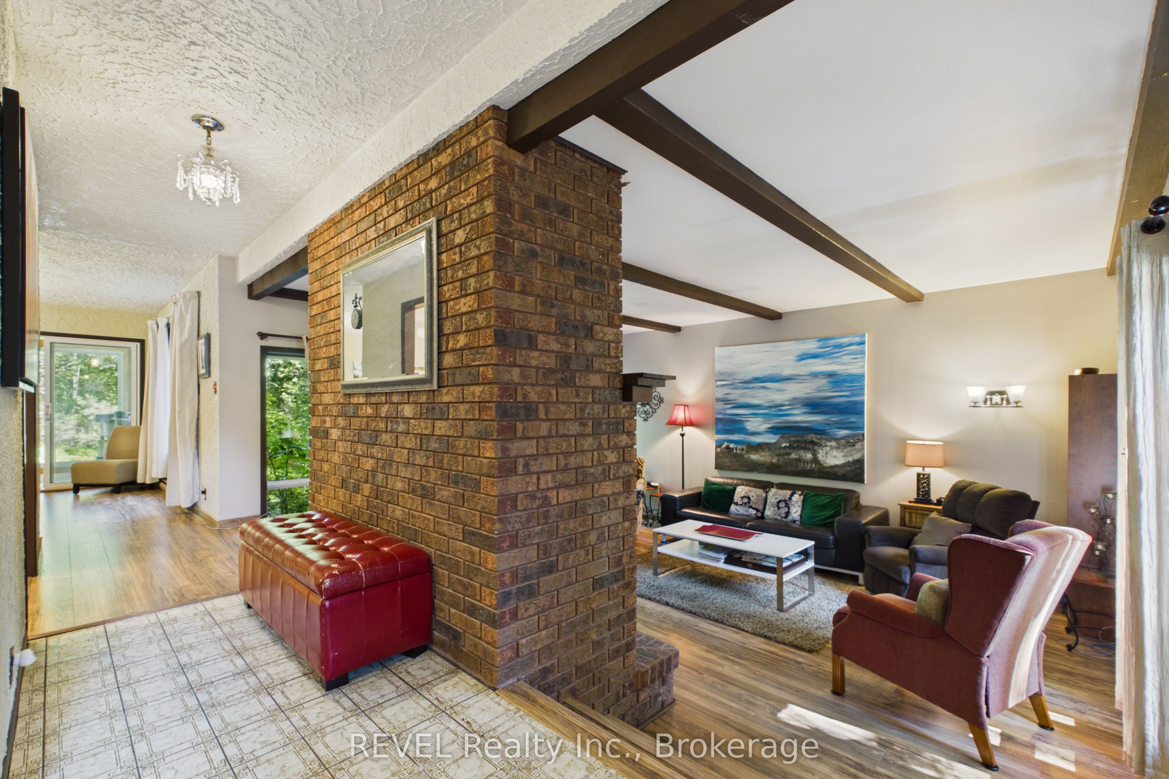 370 Segwun Boulevard Property Photo 6