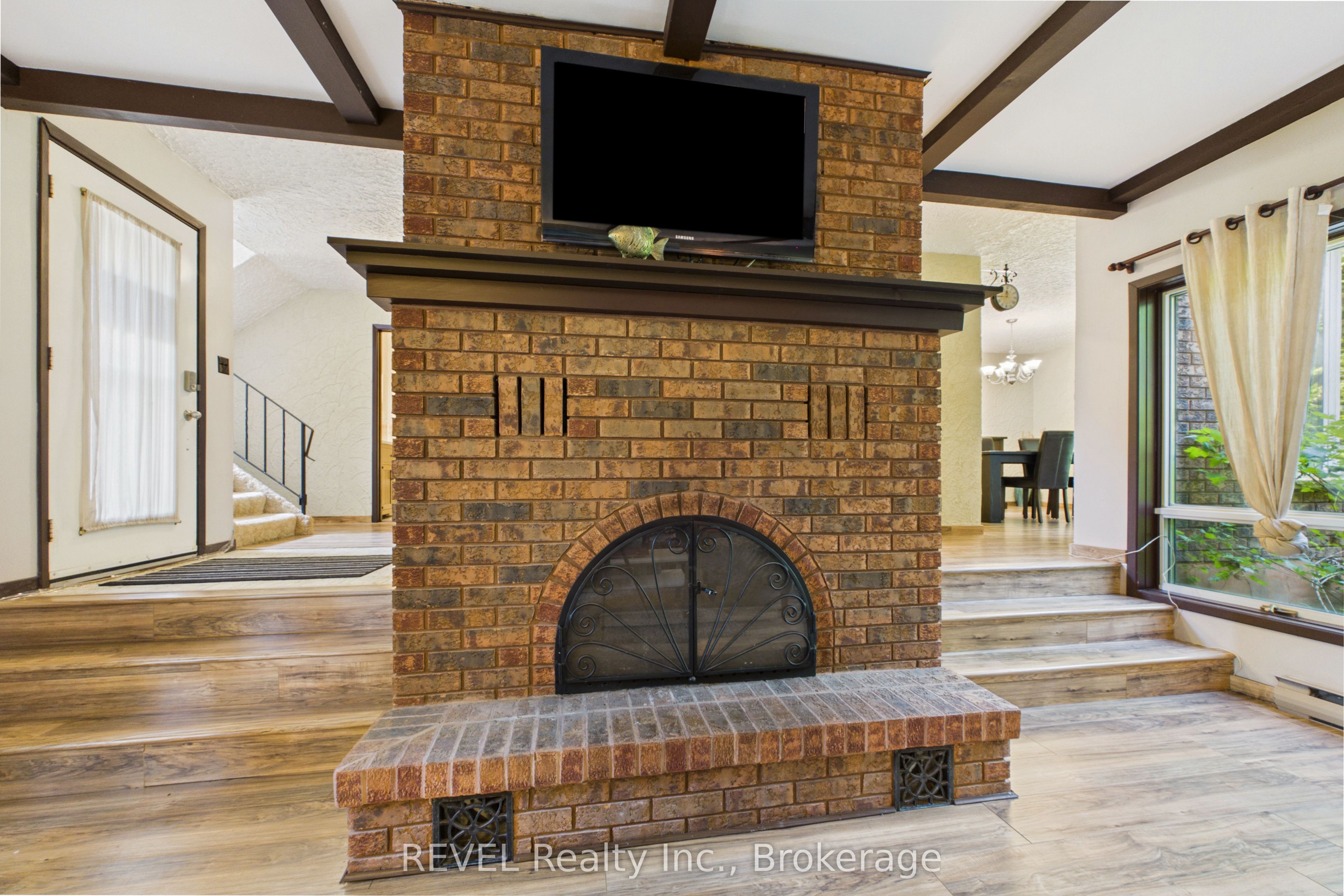 370 Segwun Boulevard Property Photo 8