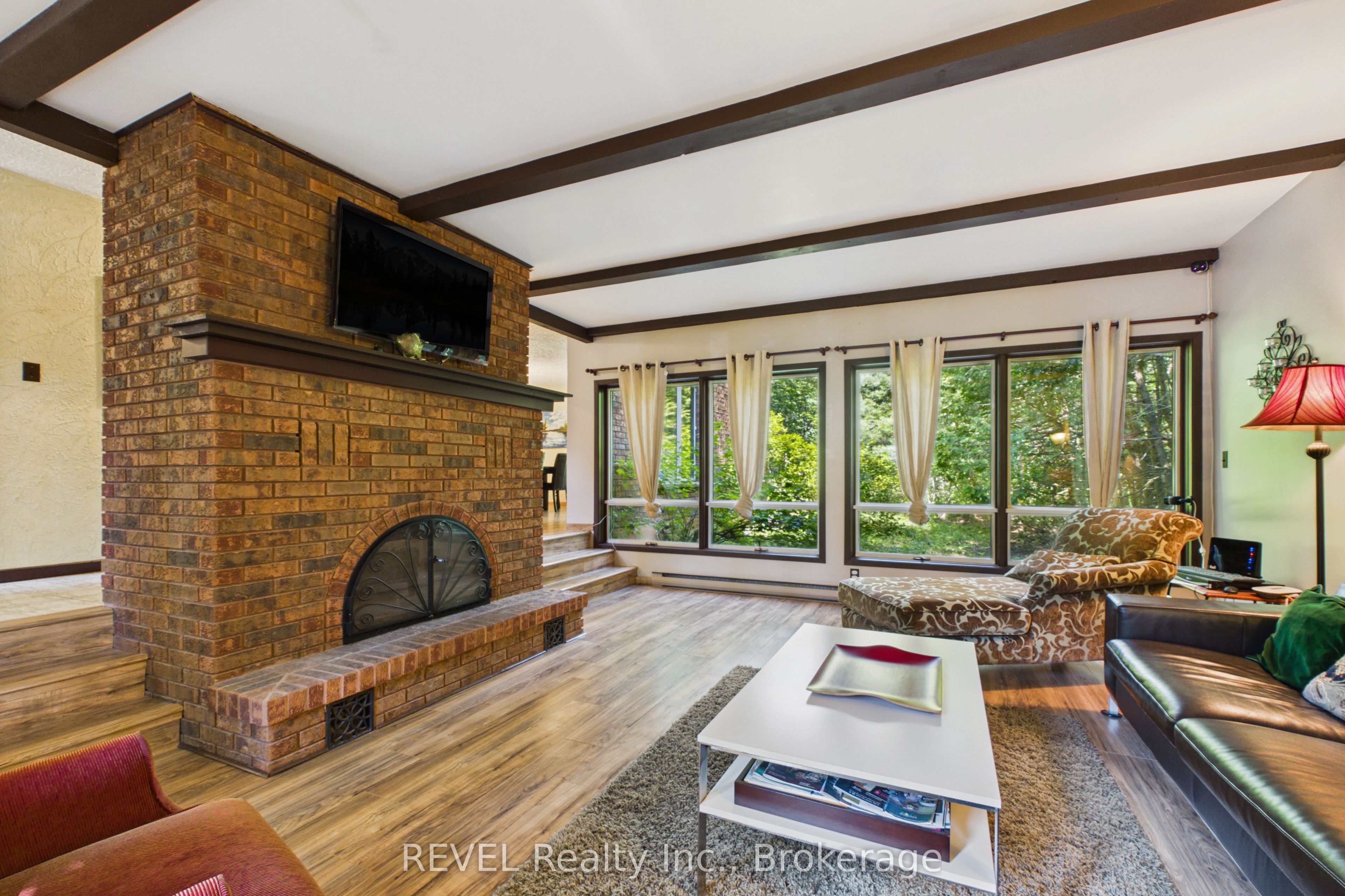 370 Segwun Boulevard Property Photo 9