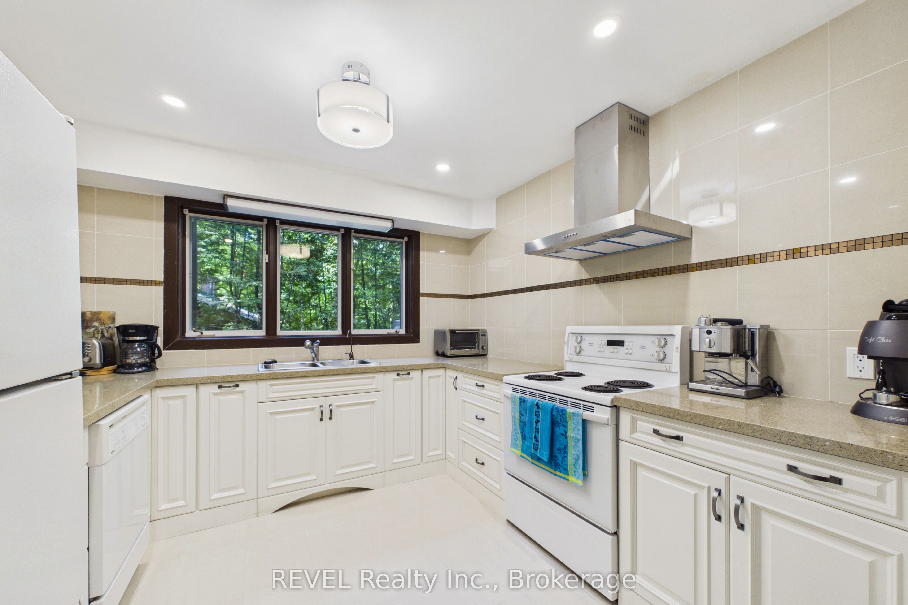 370 Segwun Boulevard Property Photo 11