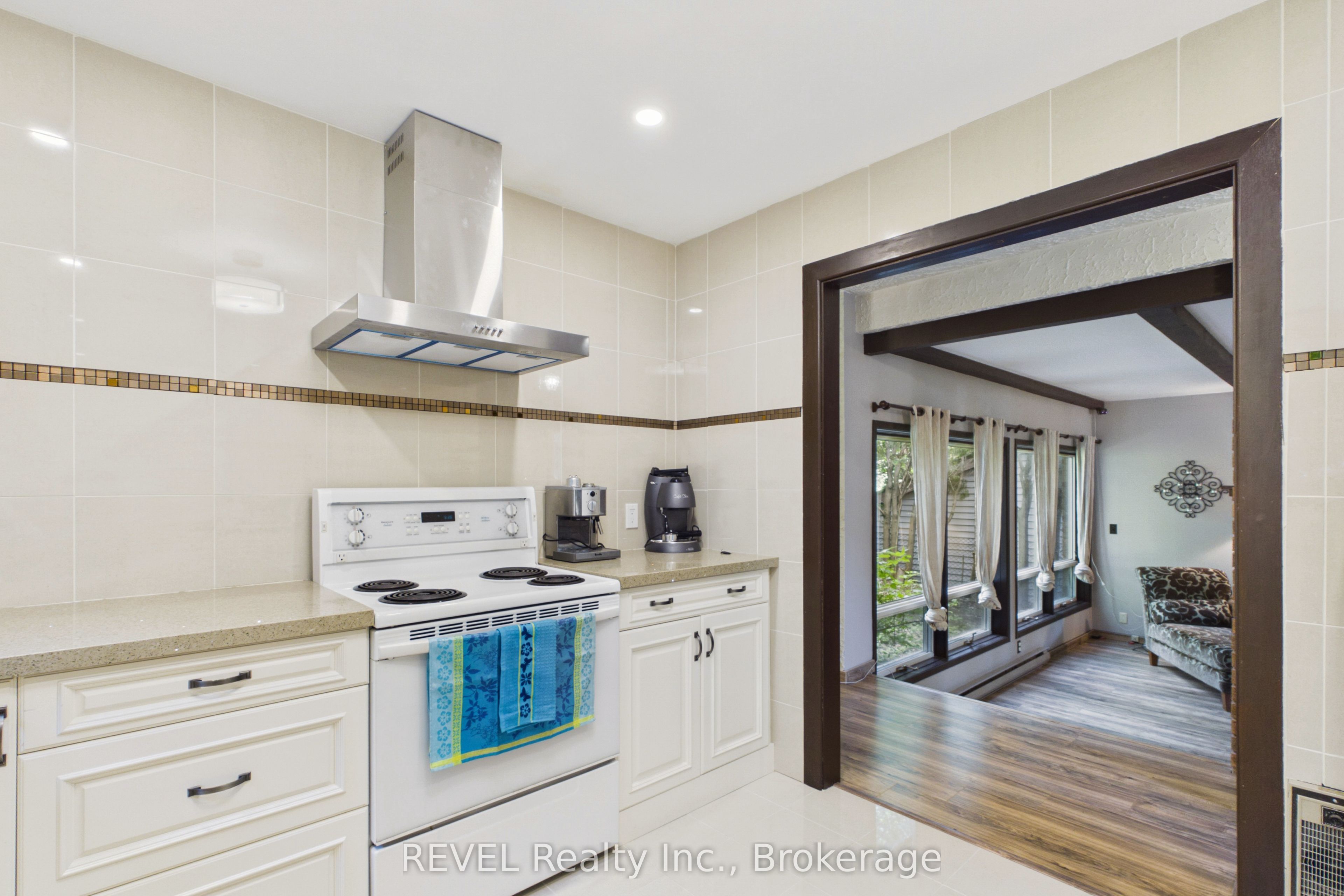 370 Segwun Boulevard Property Photo 13