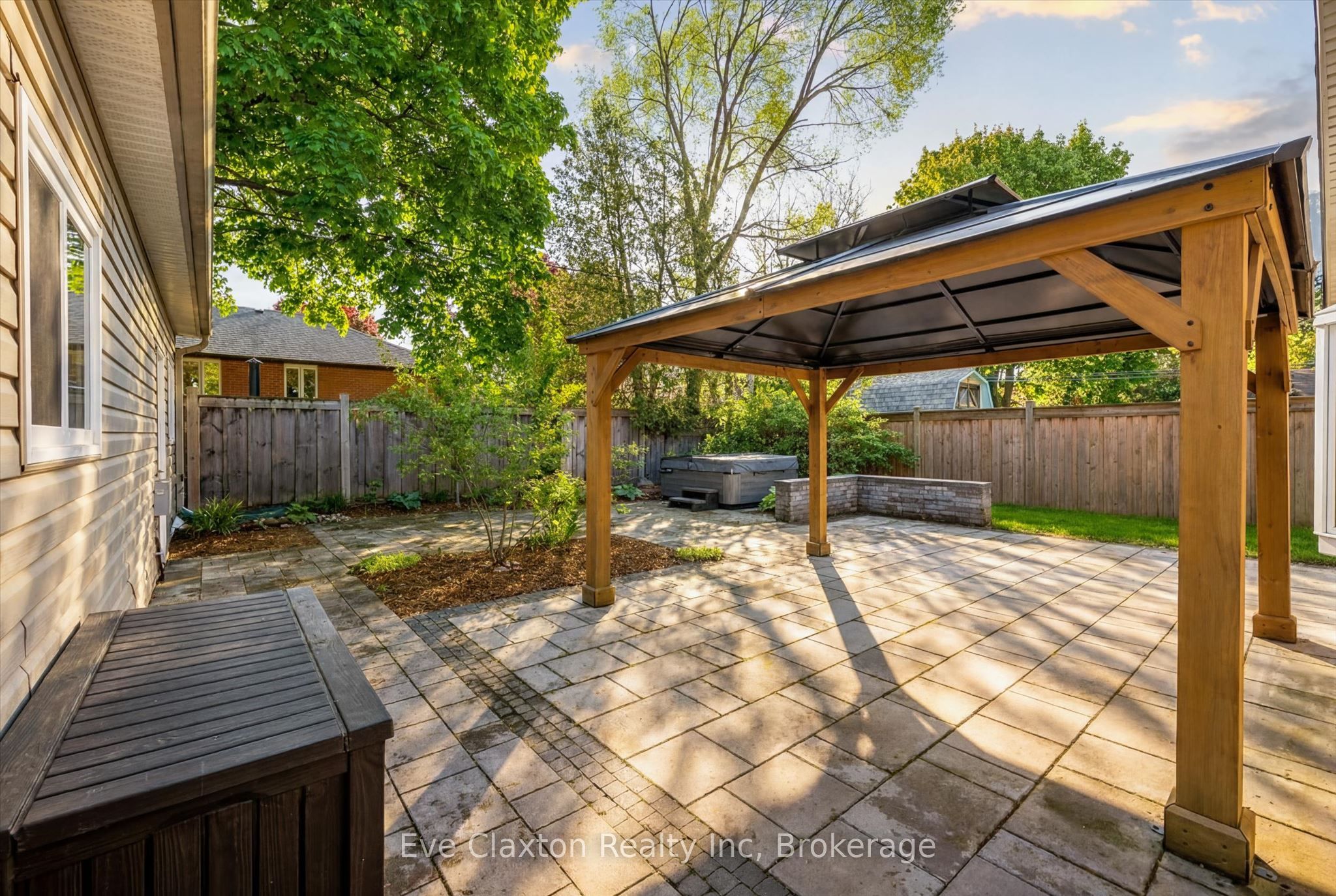90 Dean Avenue Property Photo 32