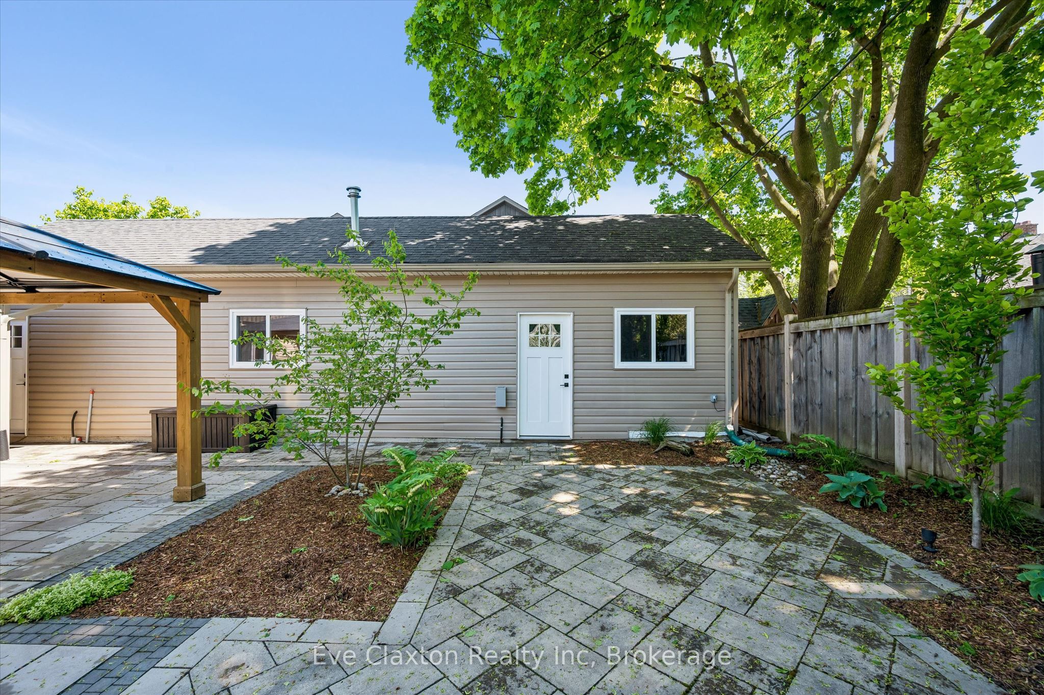 90 Dean Avenue Property Photo 35
