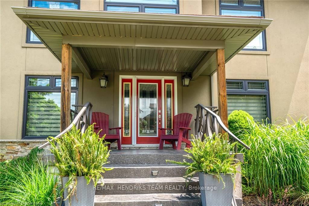 4 Front Street Property Photo 2