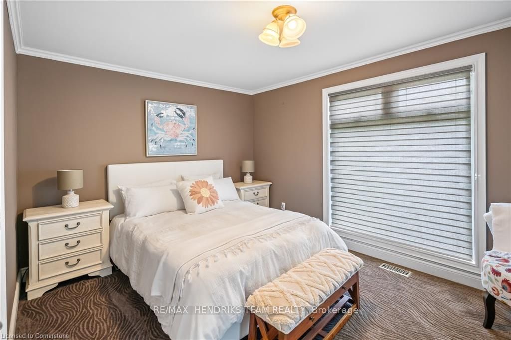 4 Front Street Property Photo 15