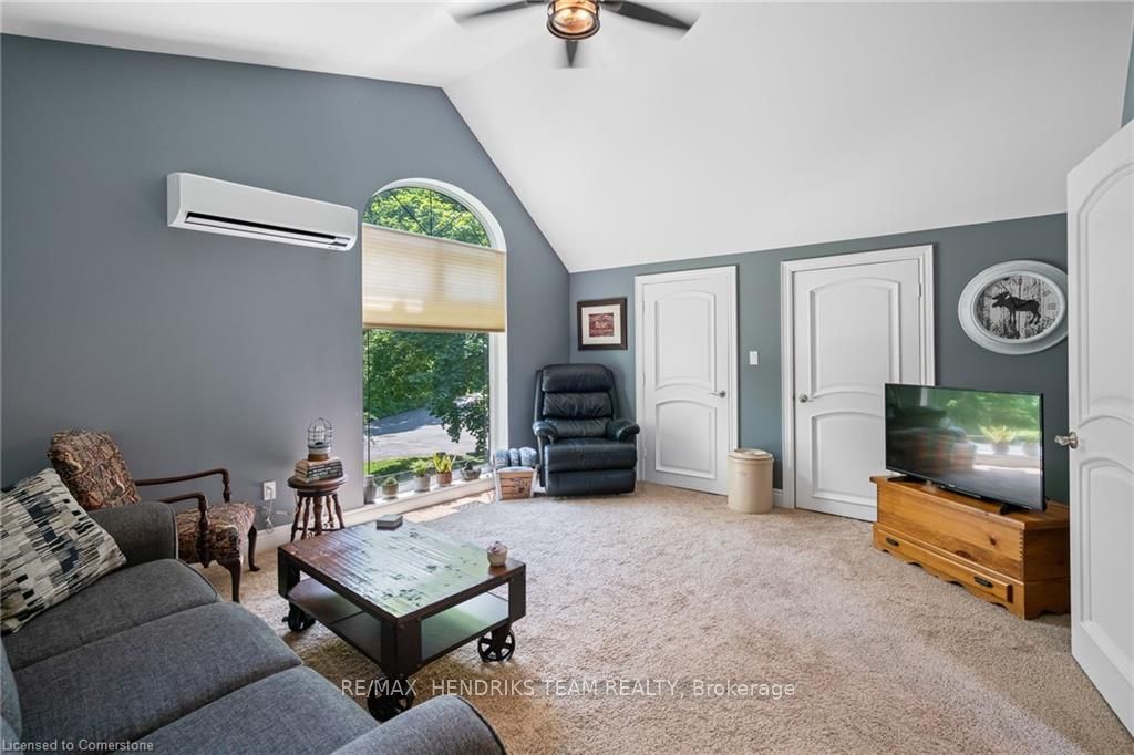 4 Front Street Property Photo 24