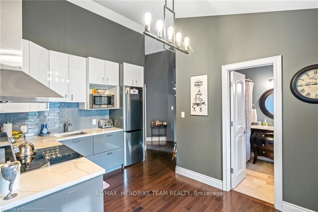 4 Front Street Property Photo 25
