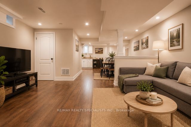7 Kingspoint Circle Property Photo 16