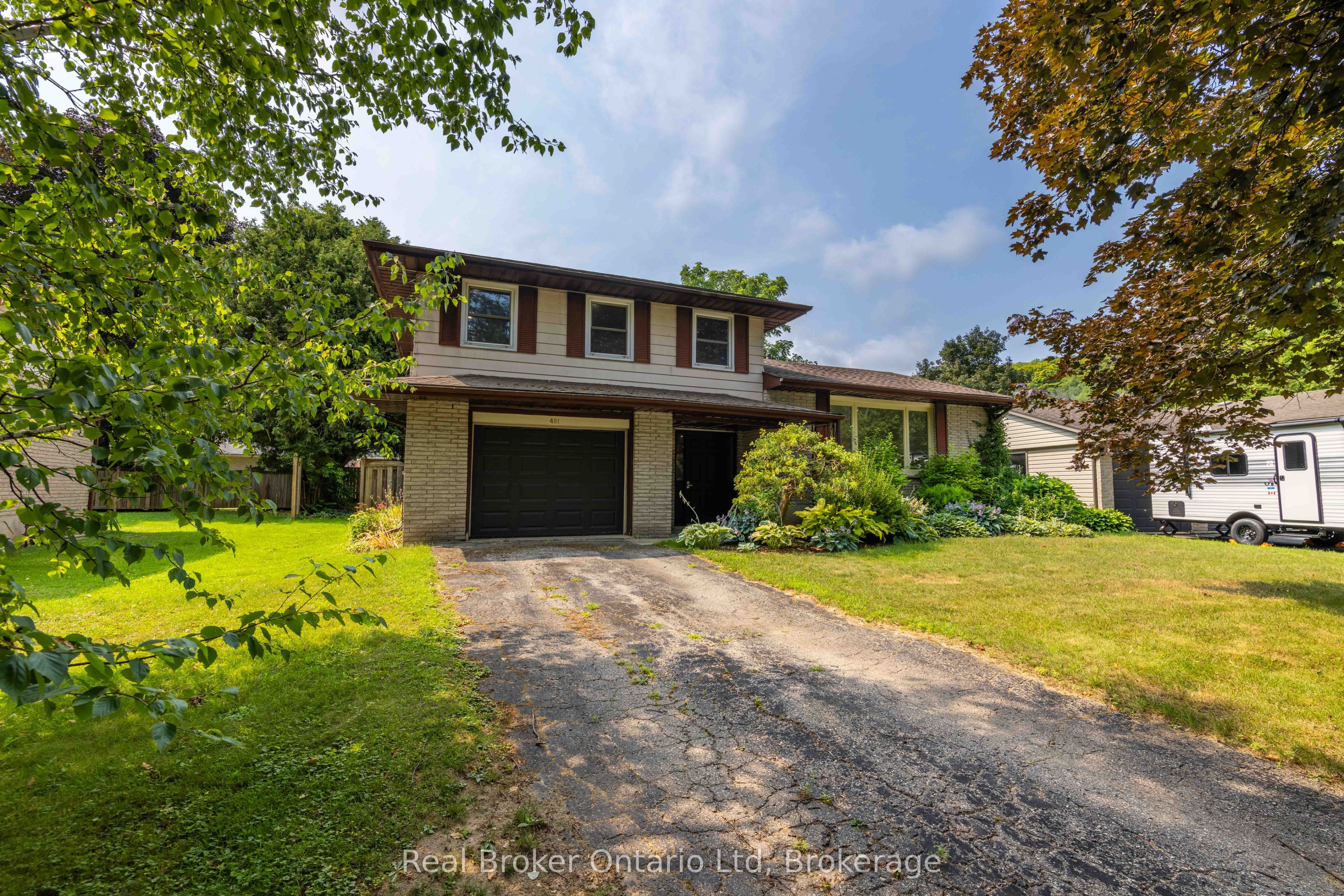 481 4th 'a' Street W Property Photo 1