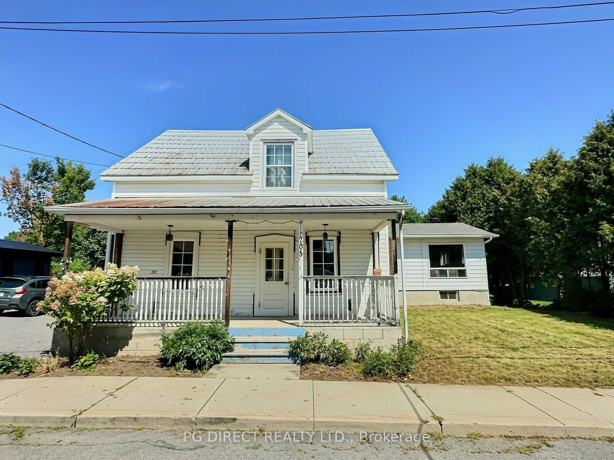 205 Drummond Street E Property Photo 1