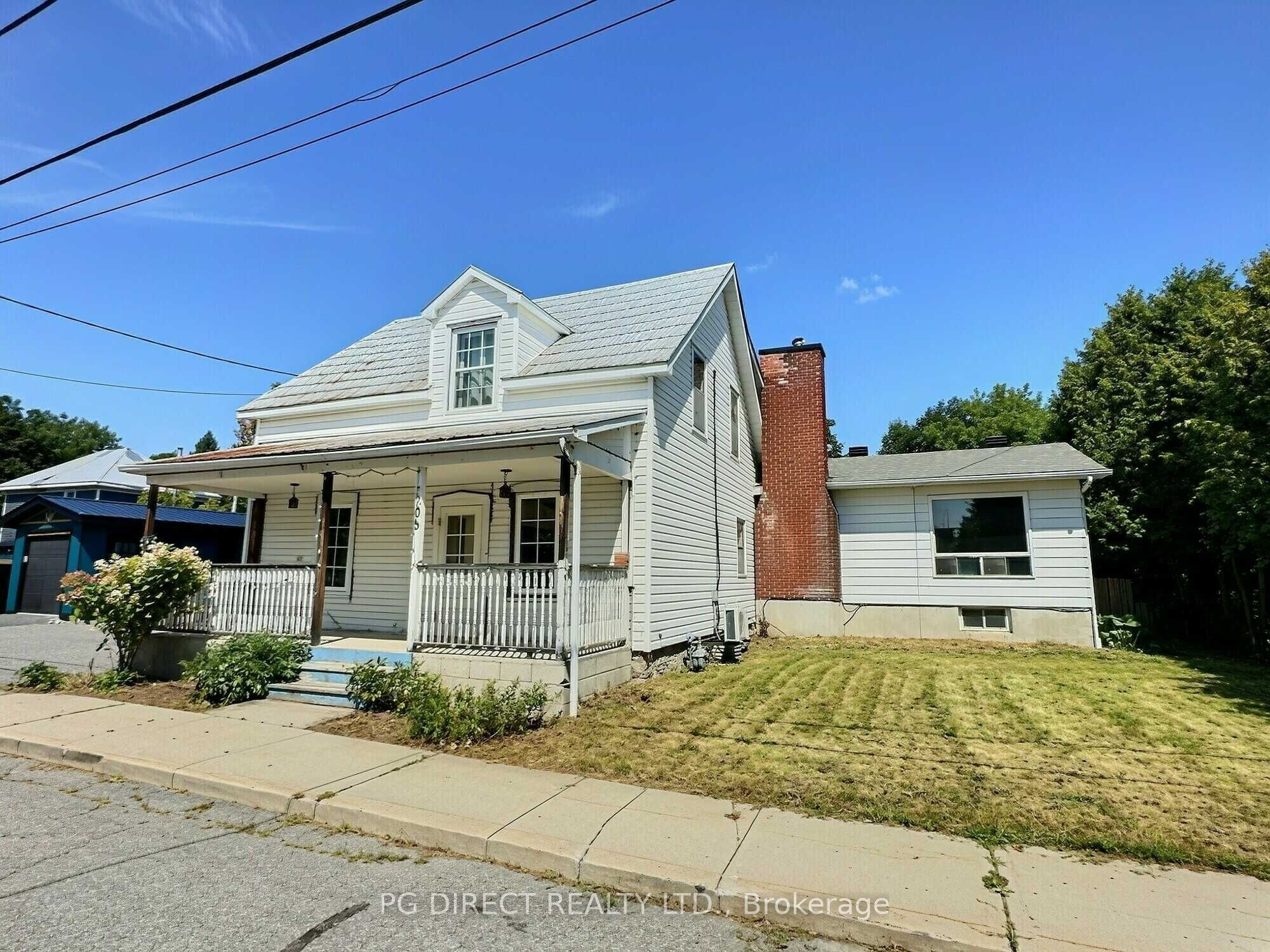 205 Drummond Street E Property Photo 2