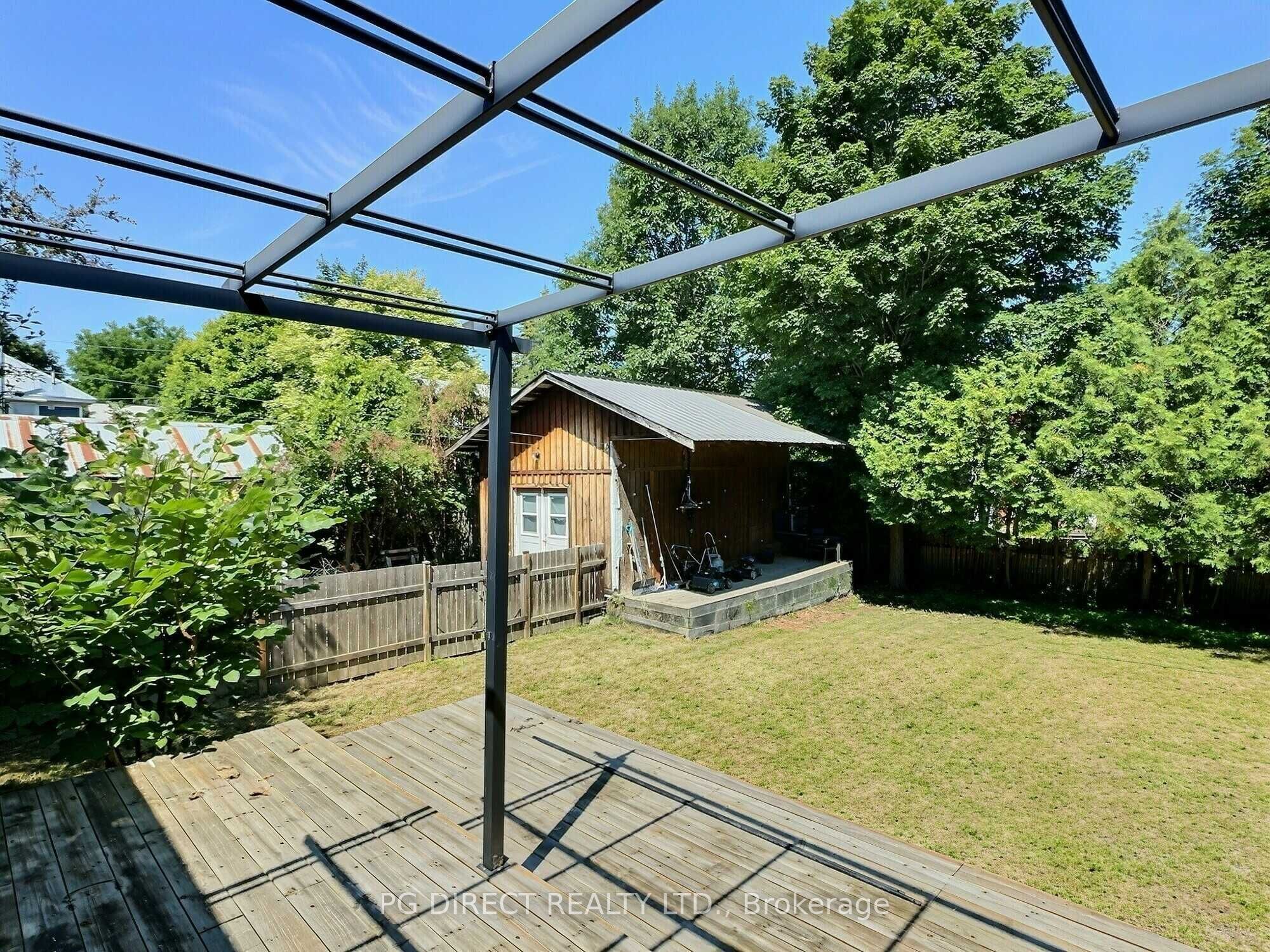 205 Drummond Street E Property Photo 3